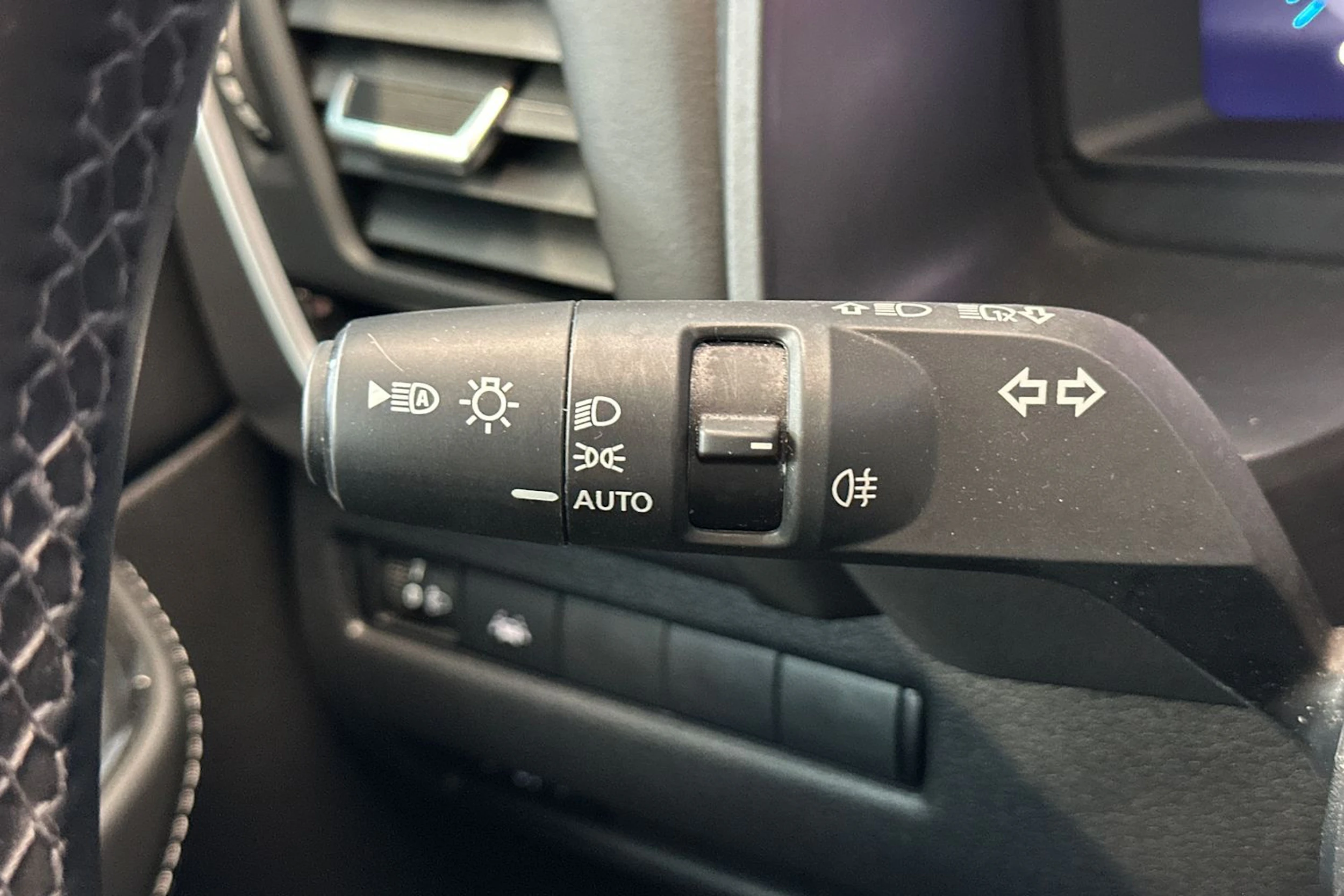 sininen Nissan Qashqai 2024 kuva 12.