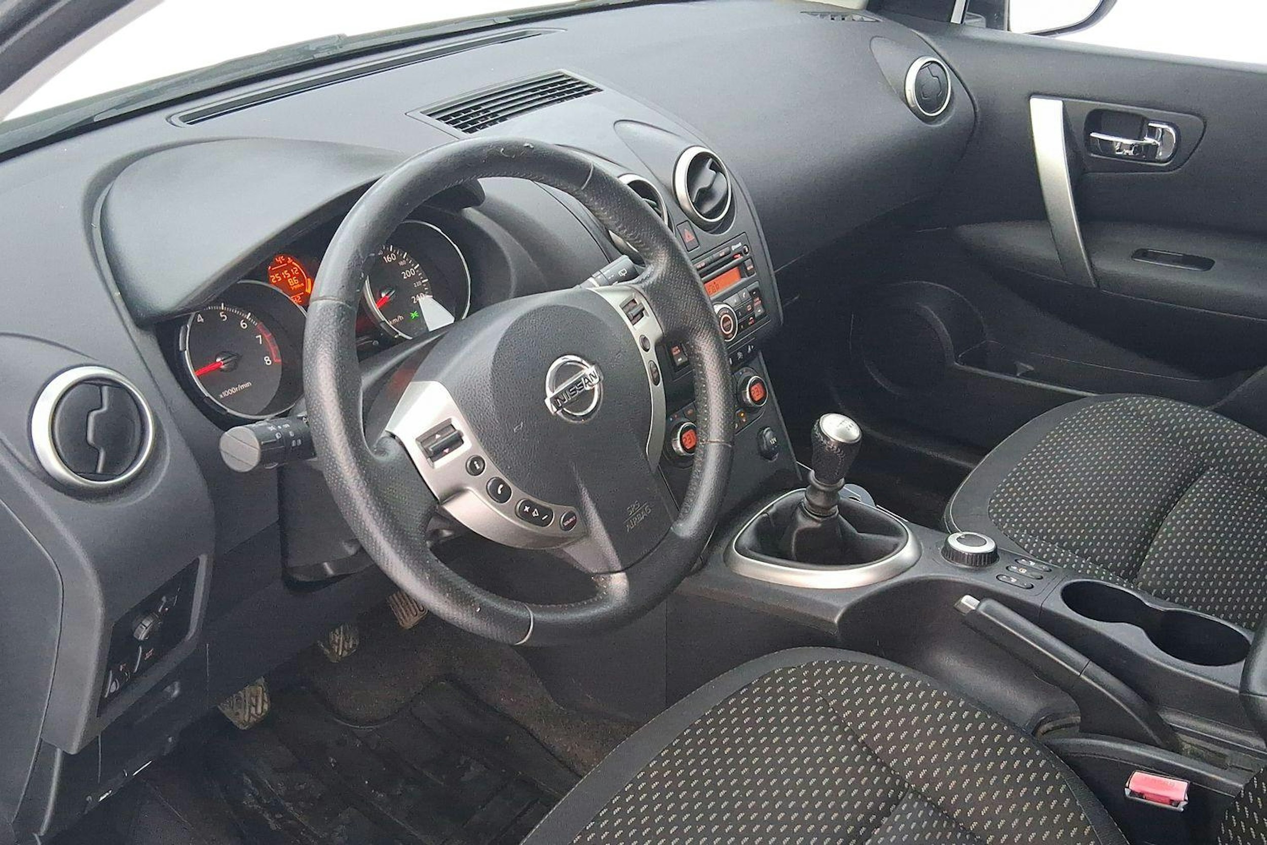 valkoinen Nissan Qashqai+2 2008 kuva 7.