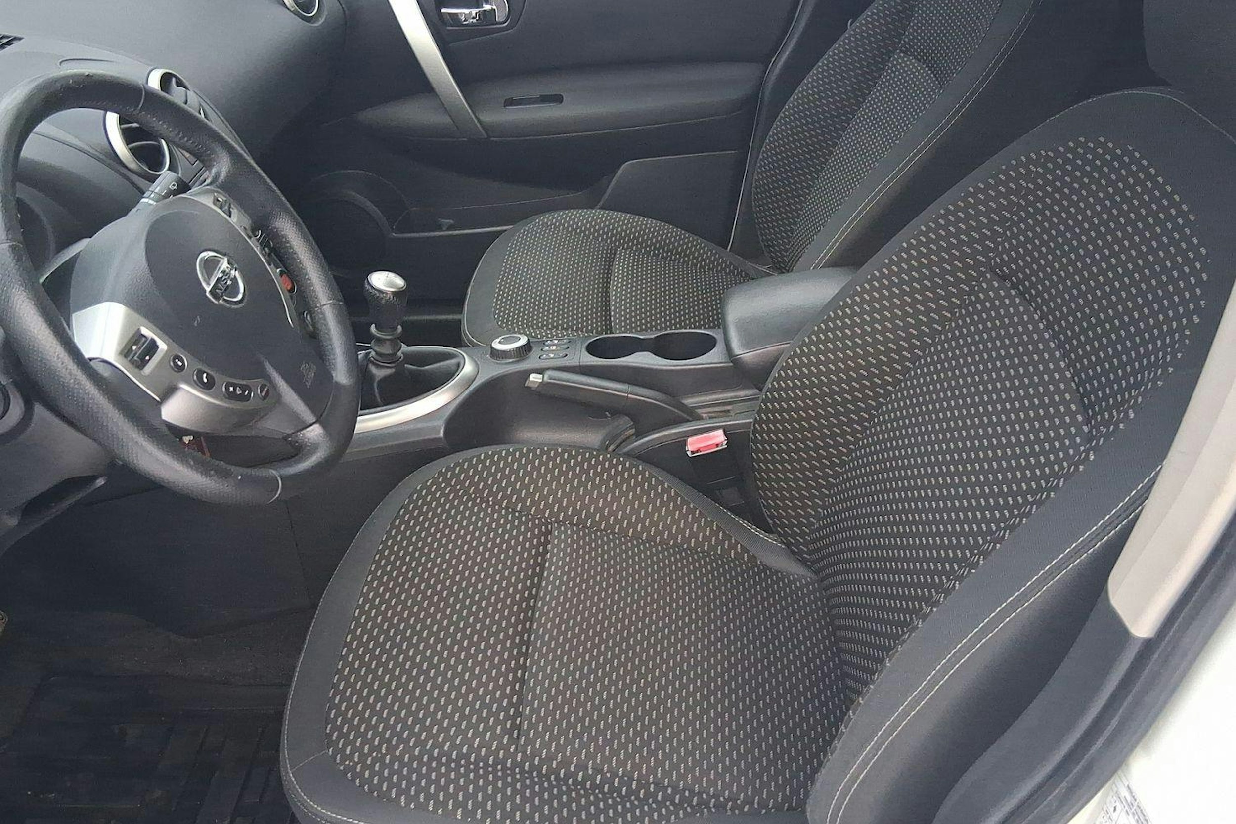 valkoinen Nissan Qashqai+2 2008 kuva 9.