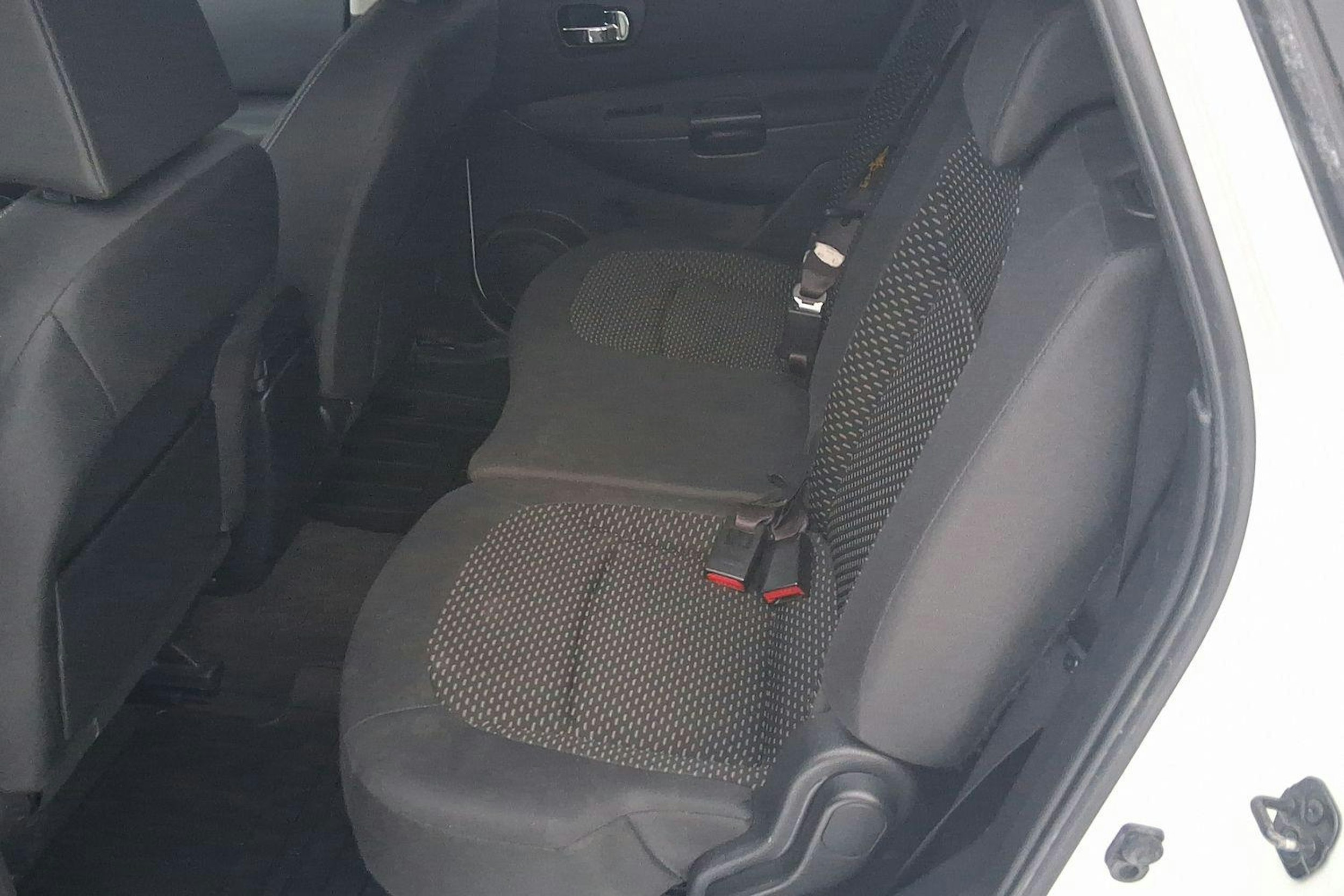 valkoinen Nissan Qashqai+2 2008 kuva 10.