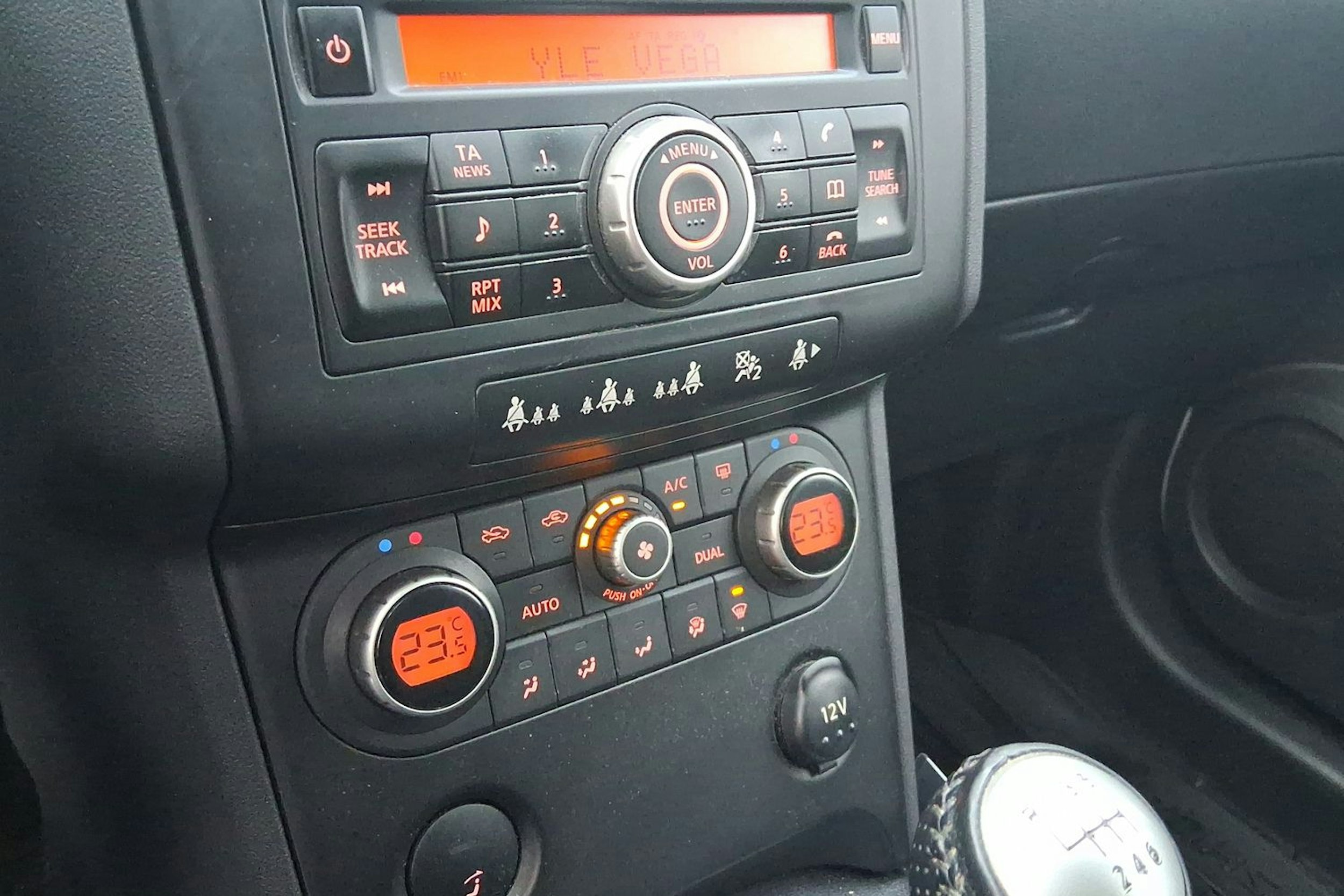 valkoinen Nissan Qashqai+2 2008 kuva 17.