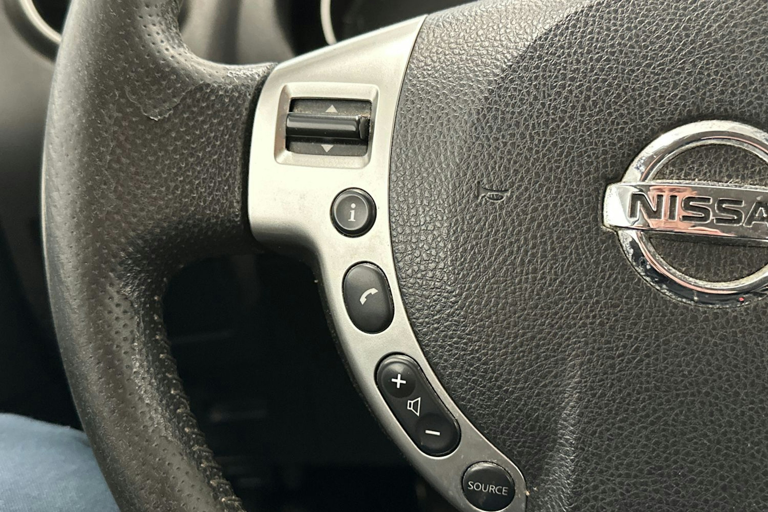 Punainen Nissan Qashqai+2 2009 kuva 14.