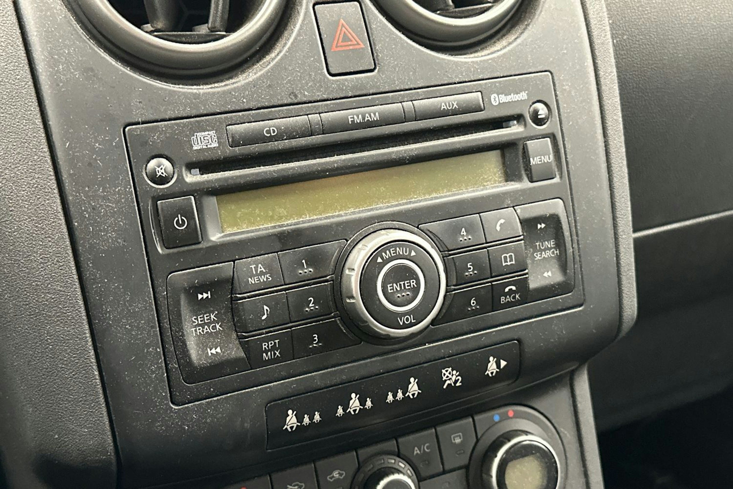 Punainen Nissan Qashqai+2 2009 kuva 16.