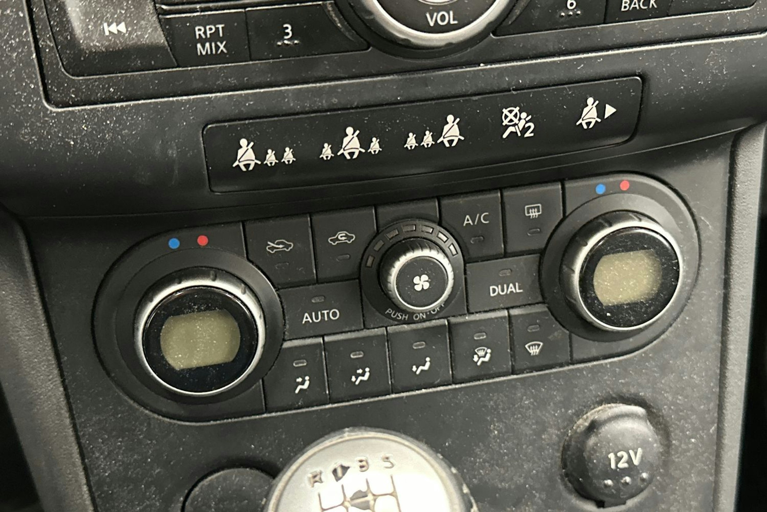 Punainen Nissan Qashqai+2 2009 kuva 17.