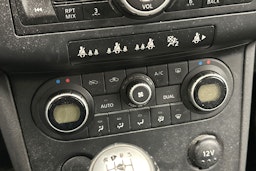 Punainen Nissan Qashqai+2 2009 kuva 17.