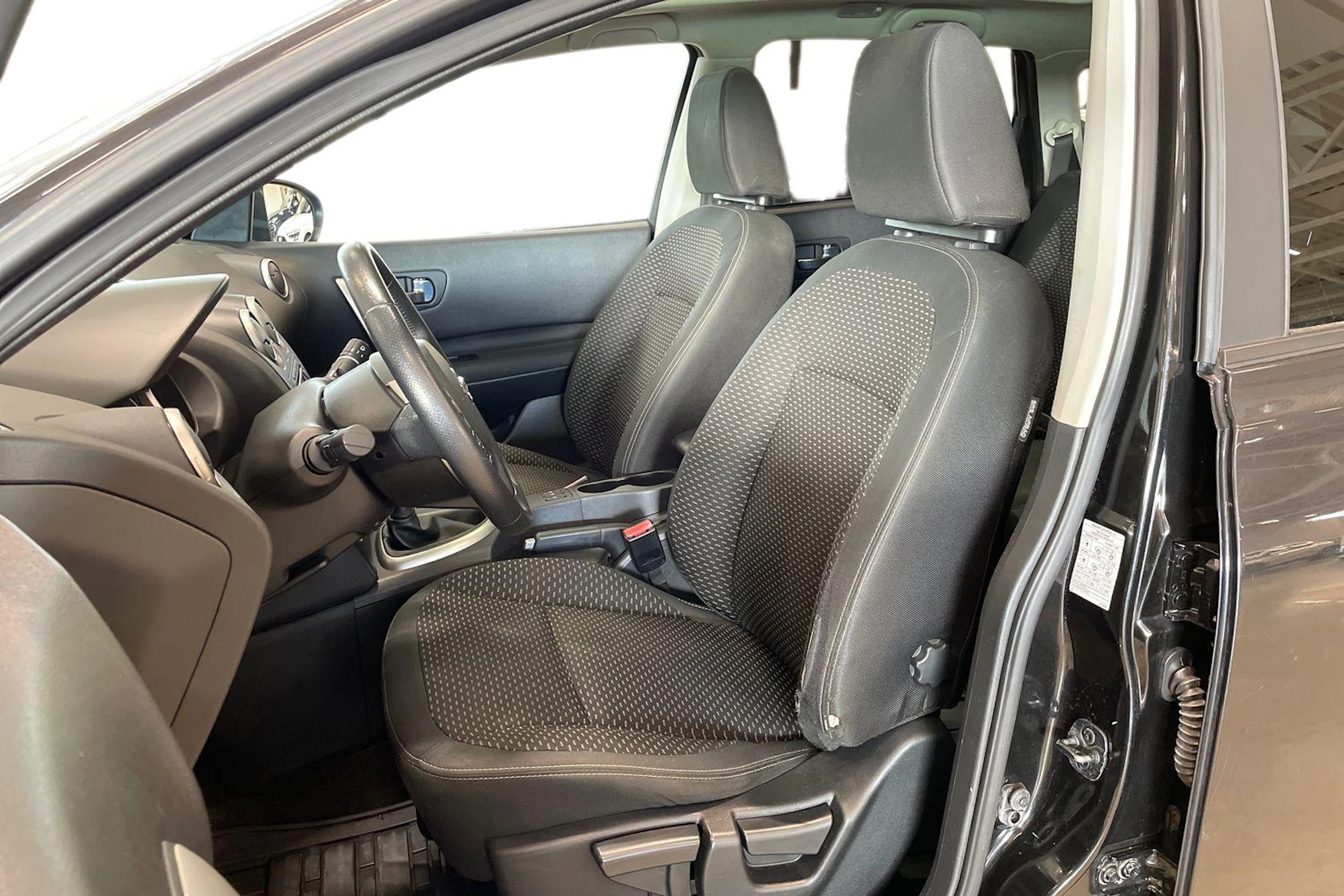 musta Nissan Qashqai+2 2009 kuva 6.