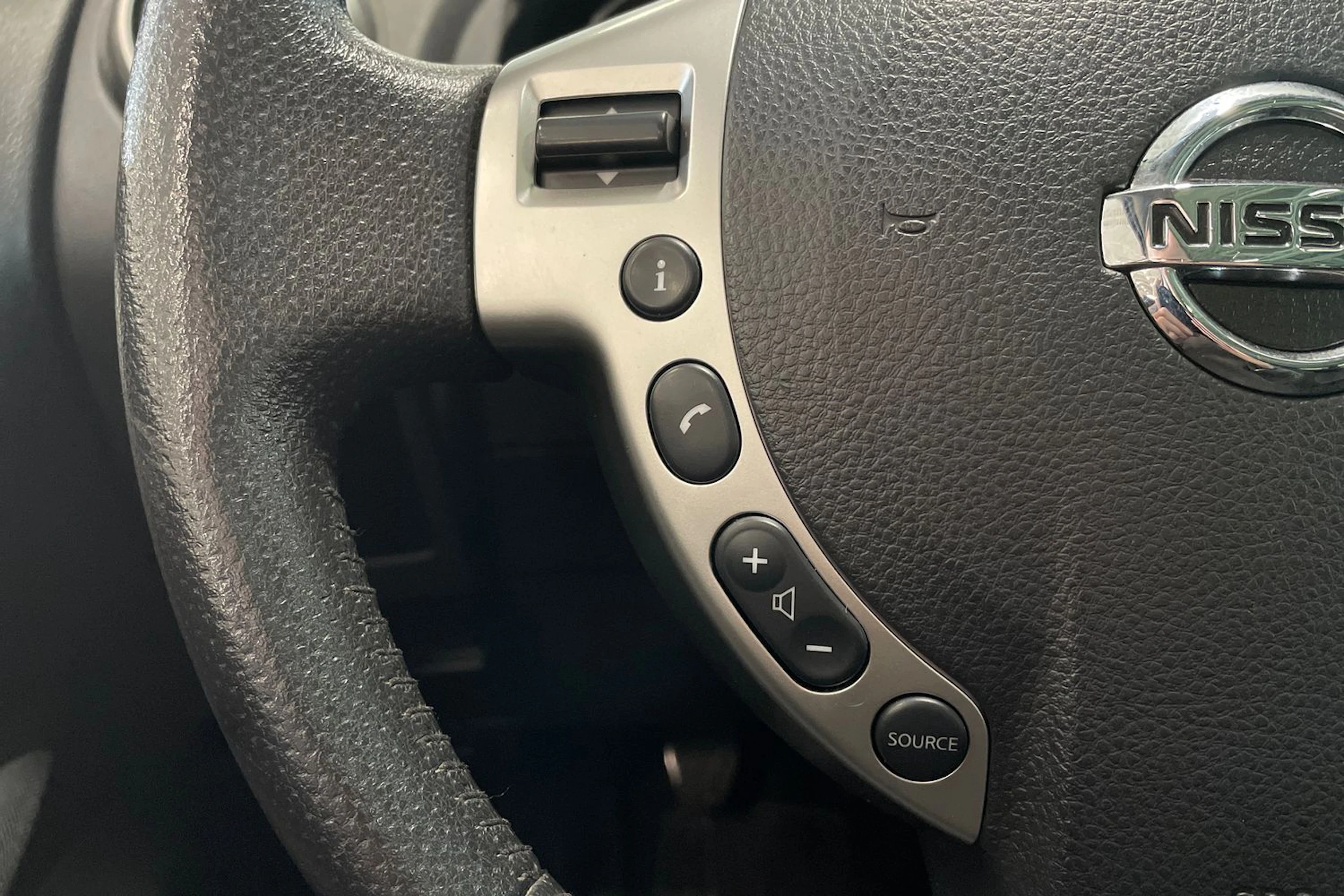 musta Nissan Qashqai+2 2009 kuva 15.