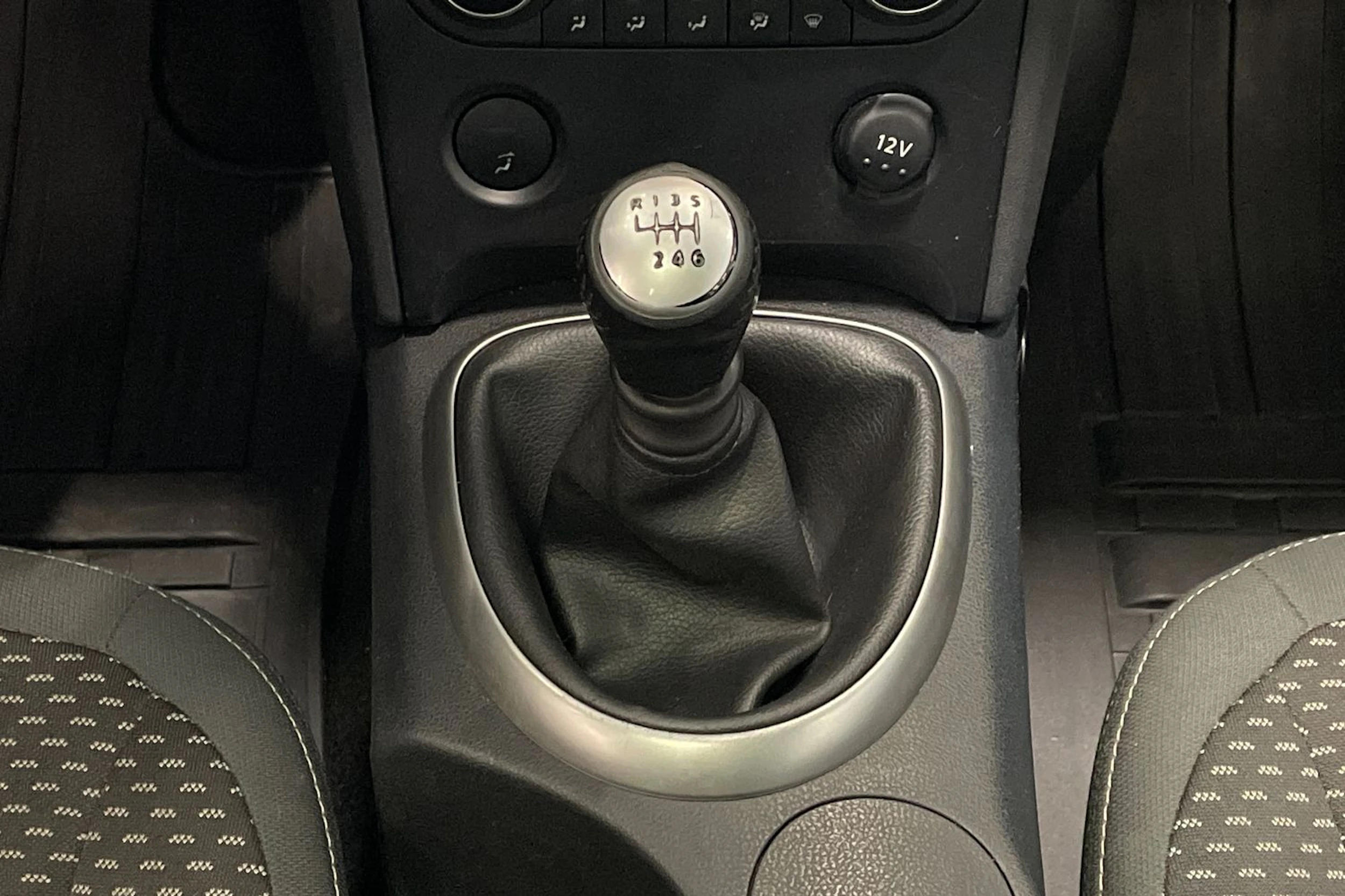 musta Nissan Qashqai+2 2009 kuva 17.