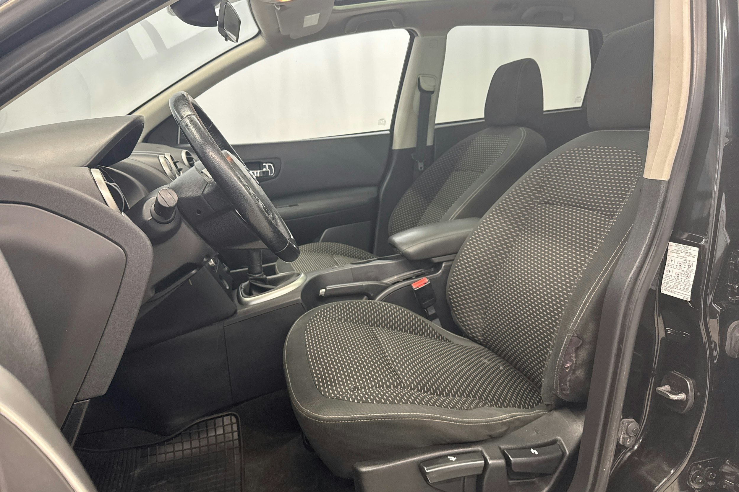 musta Nissan Qashqai+2 2009 kuva 6.