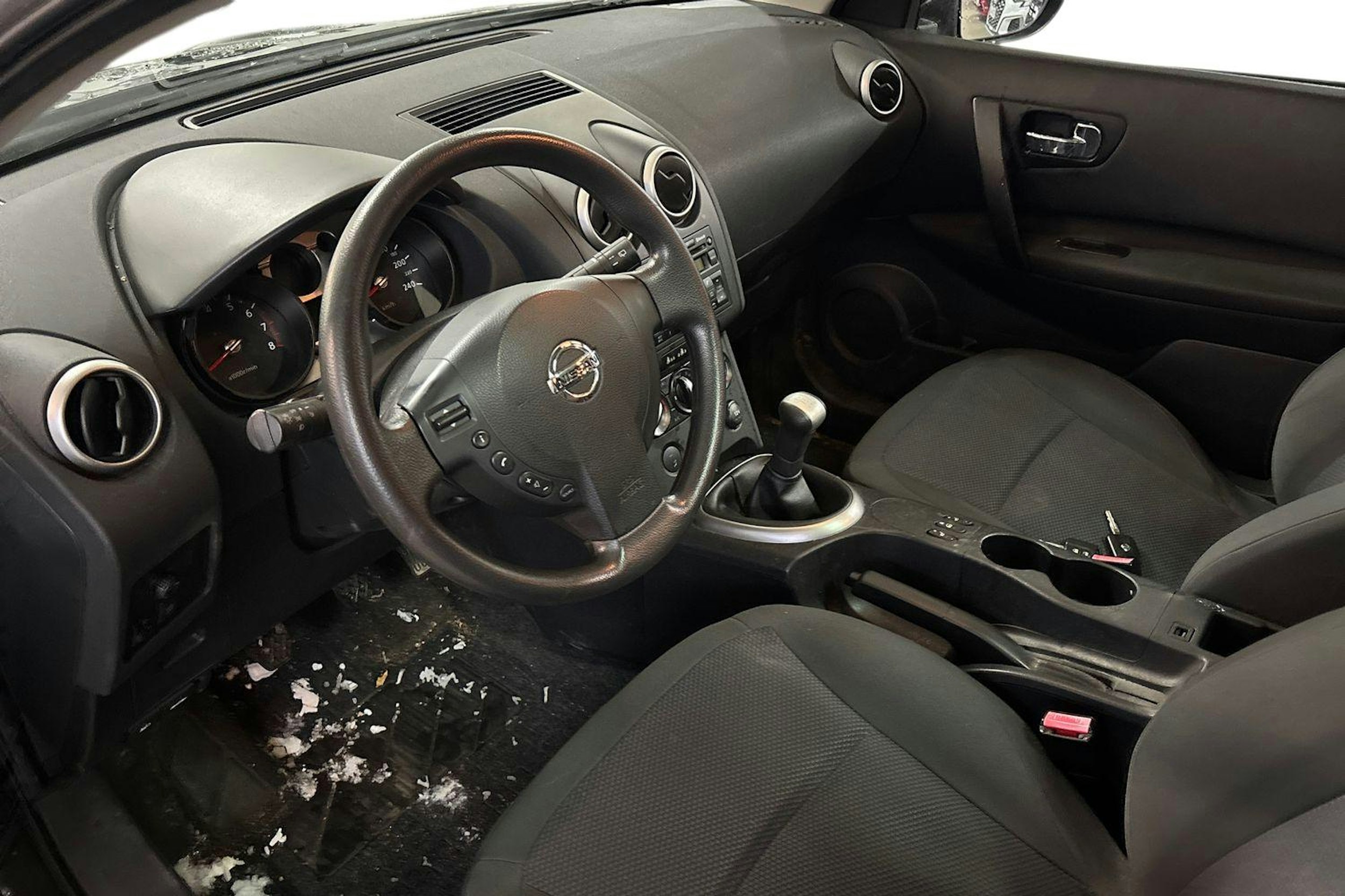 Musta Nissan Qashqai+2 2010 kuva 3.