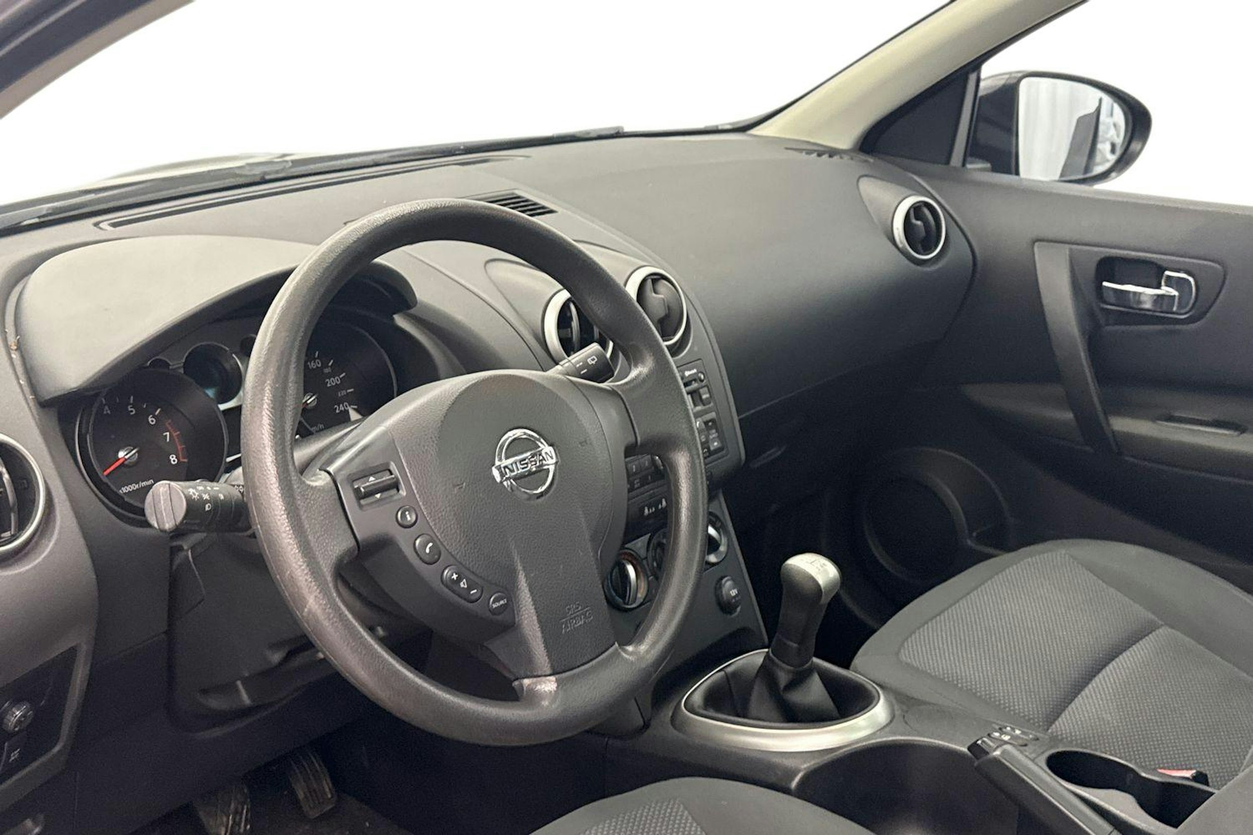 Musta Nissan Qashqai+2 2010 kuva 7.