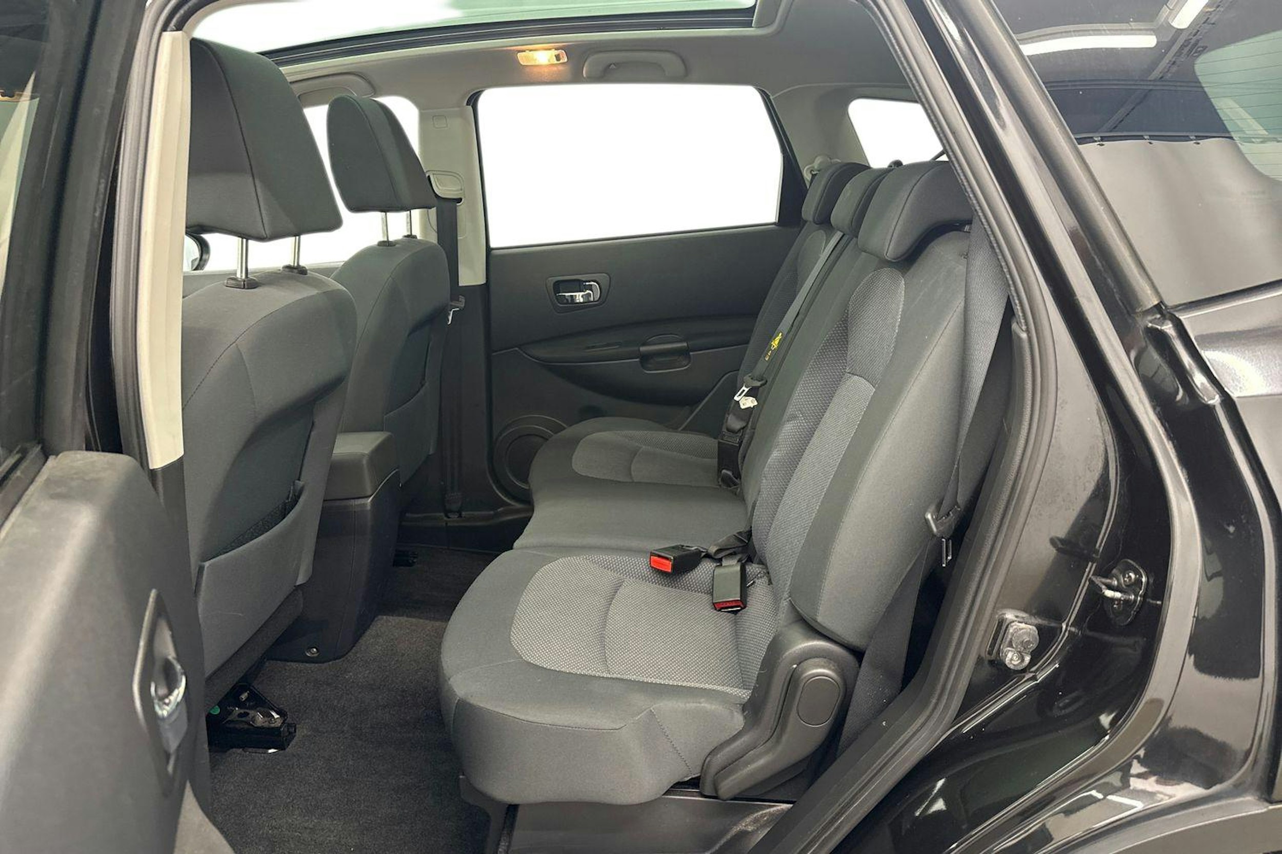 Musta Nissan Qashqai+2 2010 kuva 10.