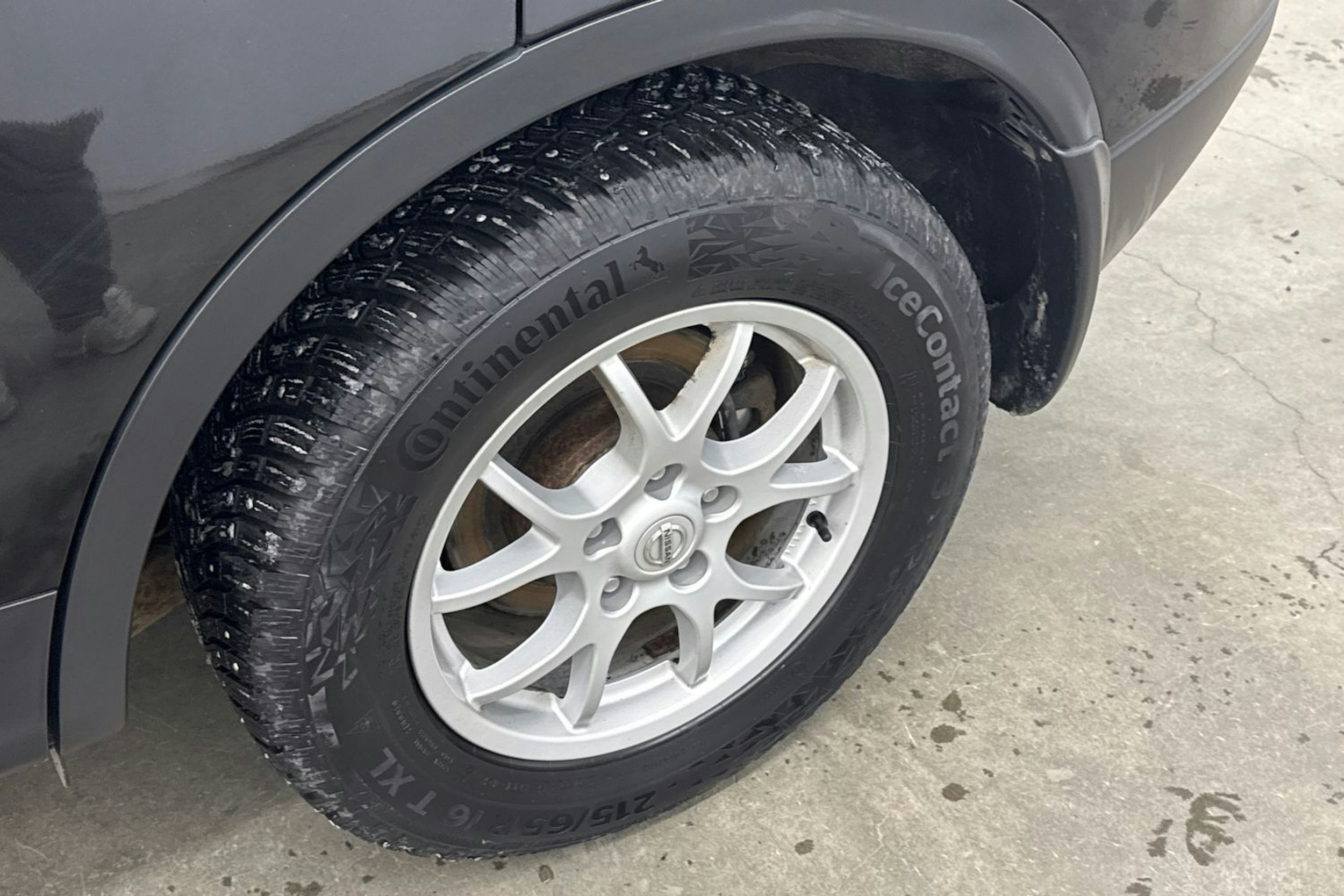 Musta Nissan Qashqai+2 2010 kuva 13.