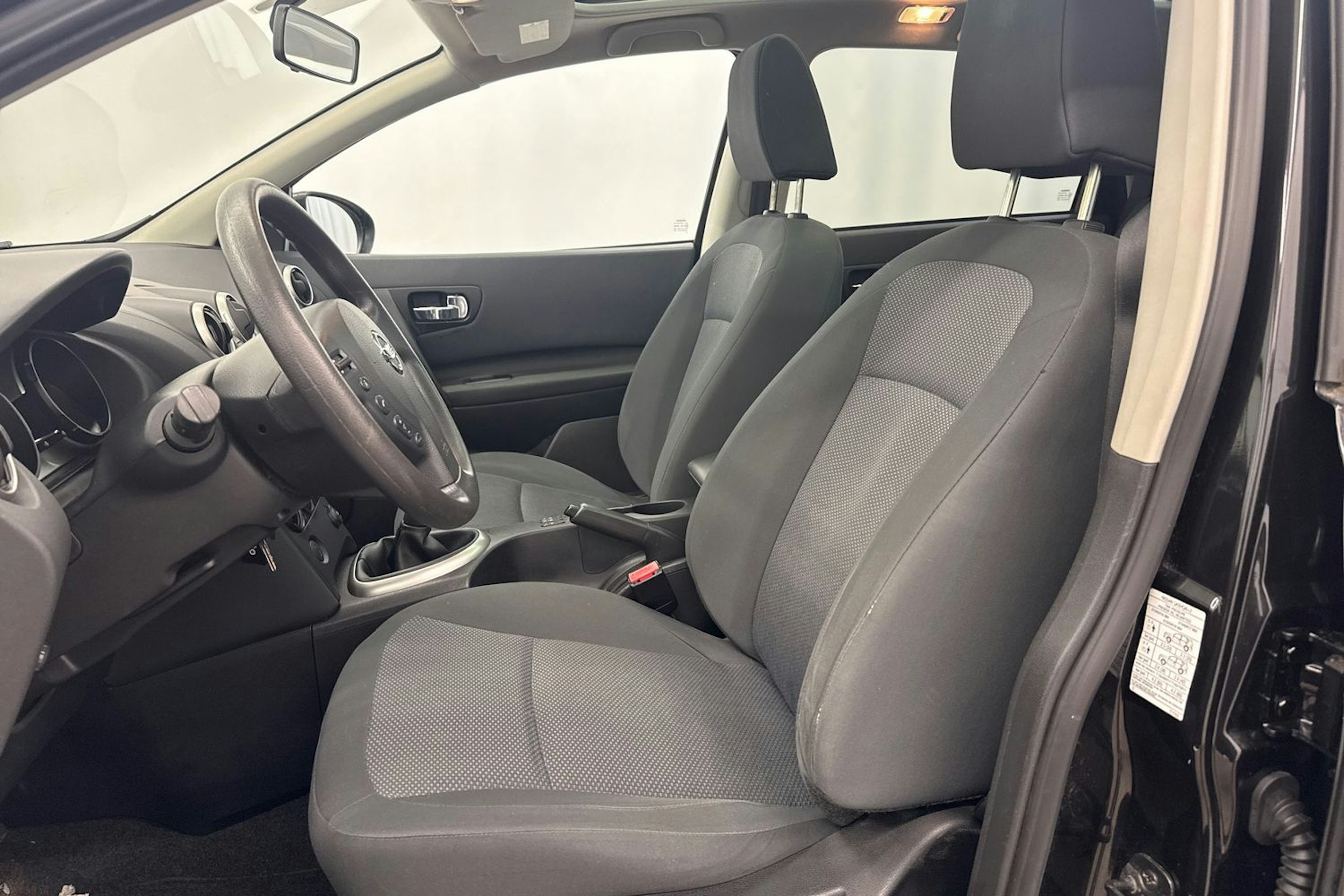 Musta Nissan Qashqai+2 2010 kuva 14.