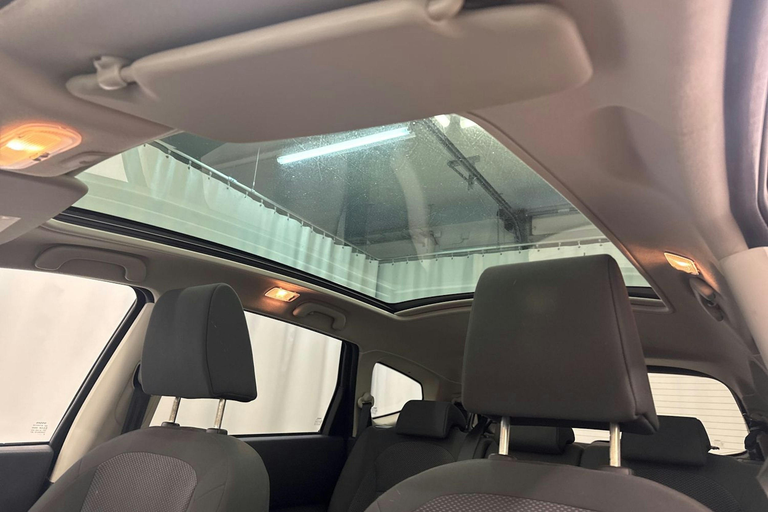 Musta Nissan Qashqai+2 2010 kuva 15.