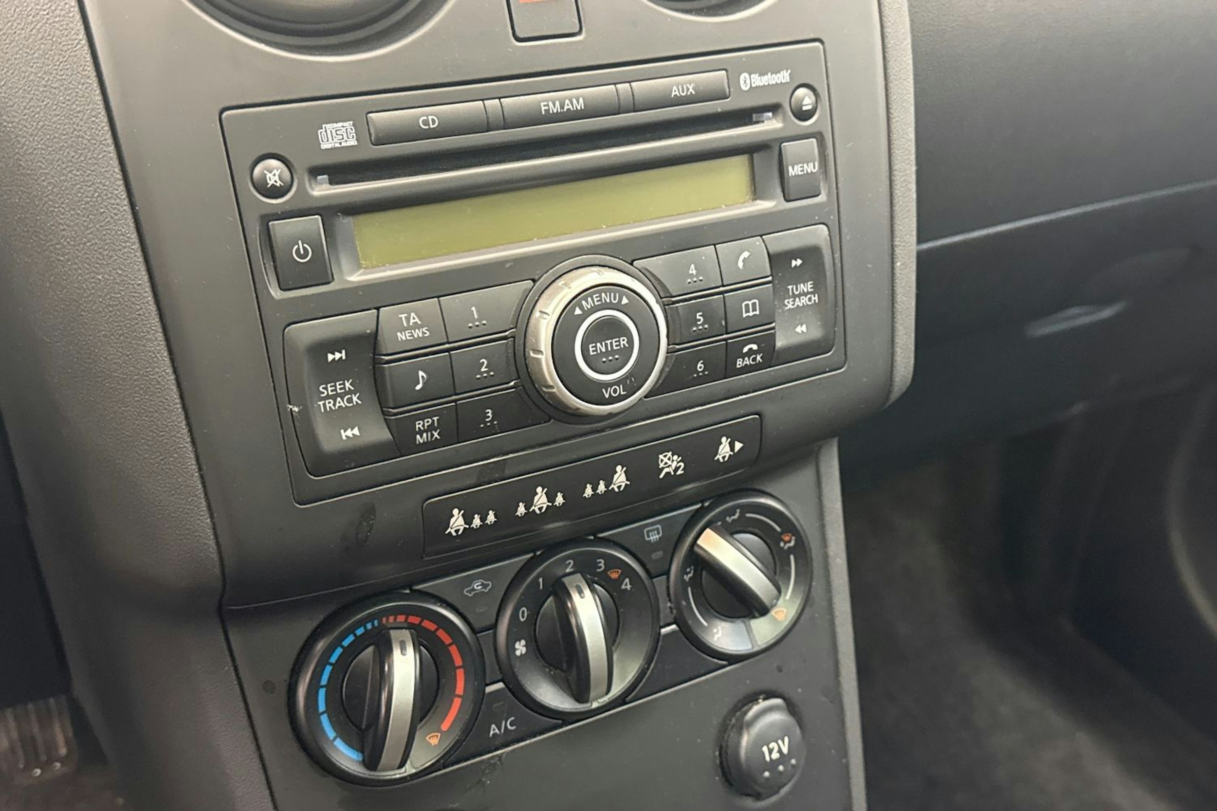 Musta Nissan Qashqai+2 2010 kuva 17.