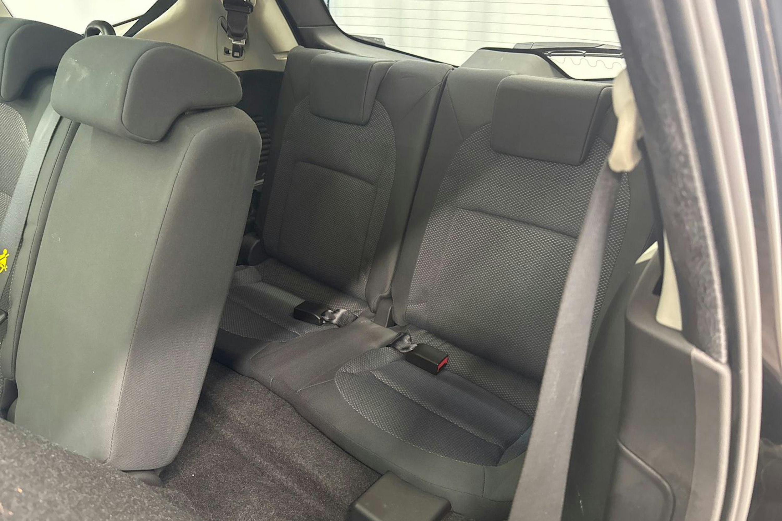 Musta Nissan Qashqai+2 2010 kuva 19.