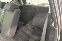 Musta Nissan Qashqai+2 2010 kuva 19.