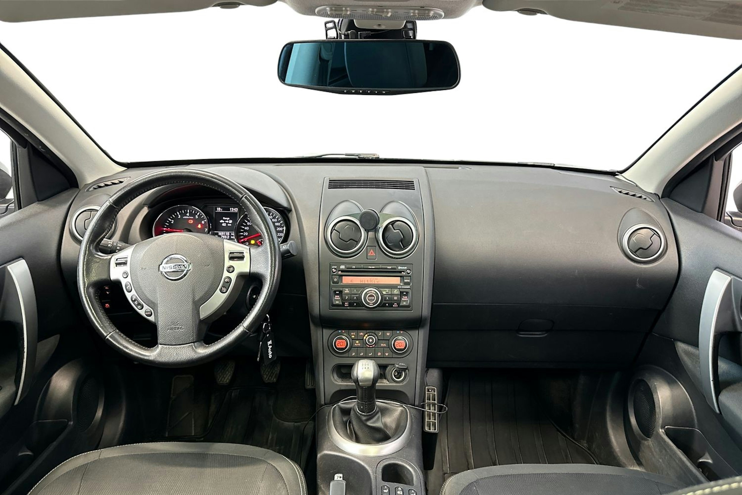 Hopea Nissan Qashqai+2 2010 kuva 9.