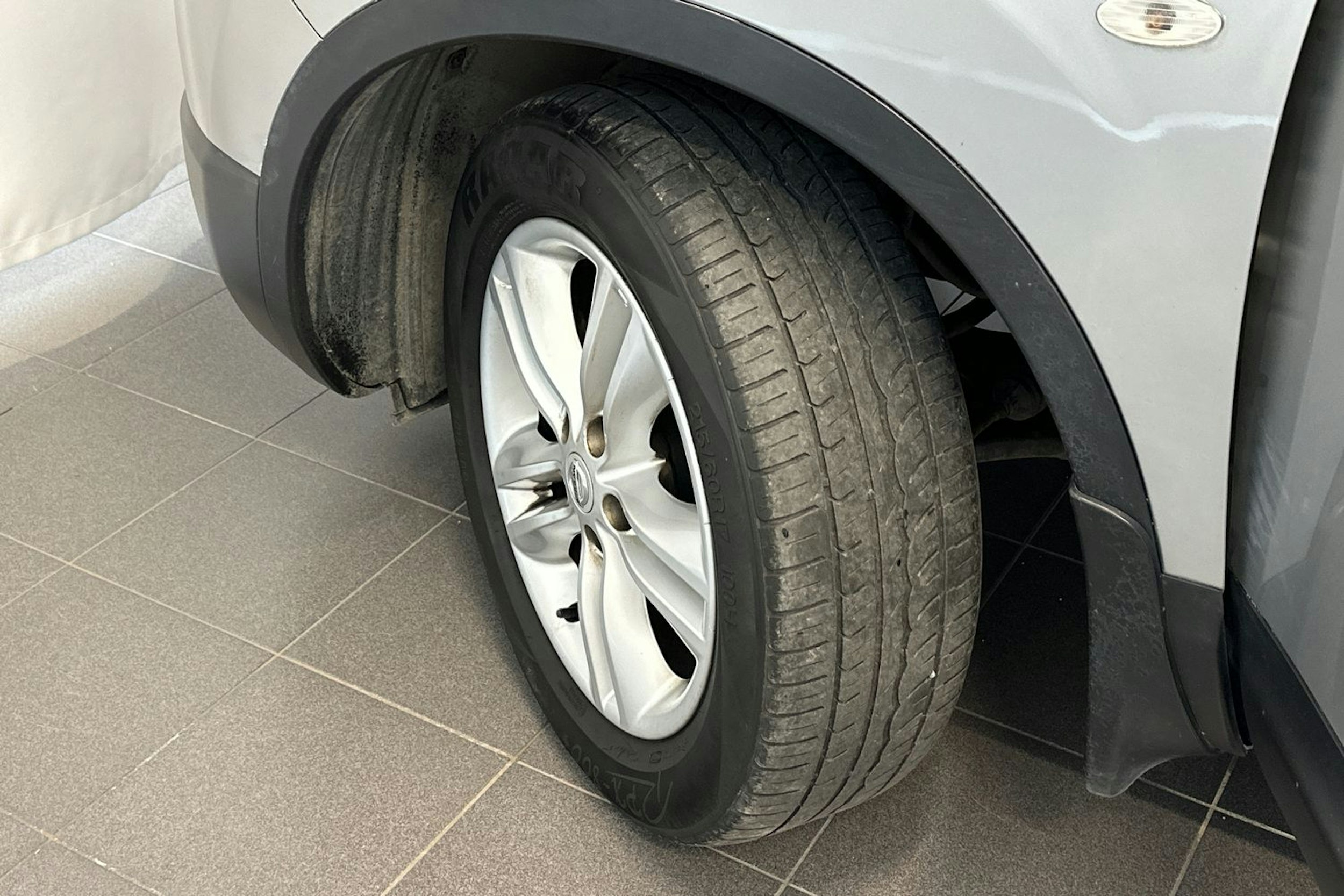 Hopea Nissan Qashqai+2 2010 kuva 13.