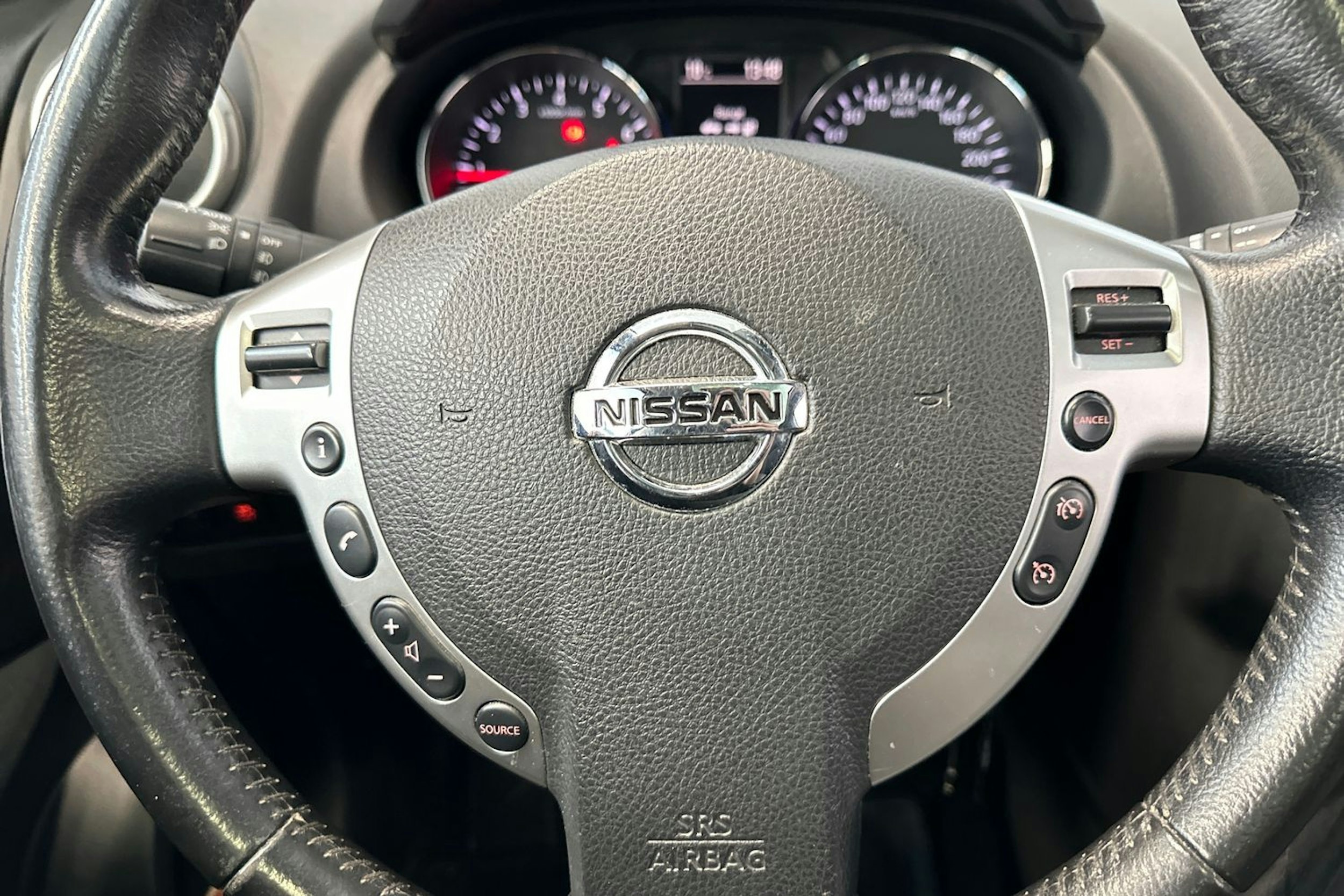 Hopea Nissan Qashqai+2 2010 kuva 19.