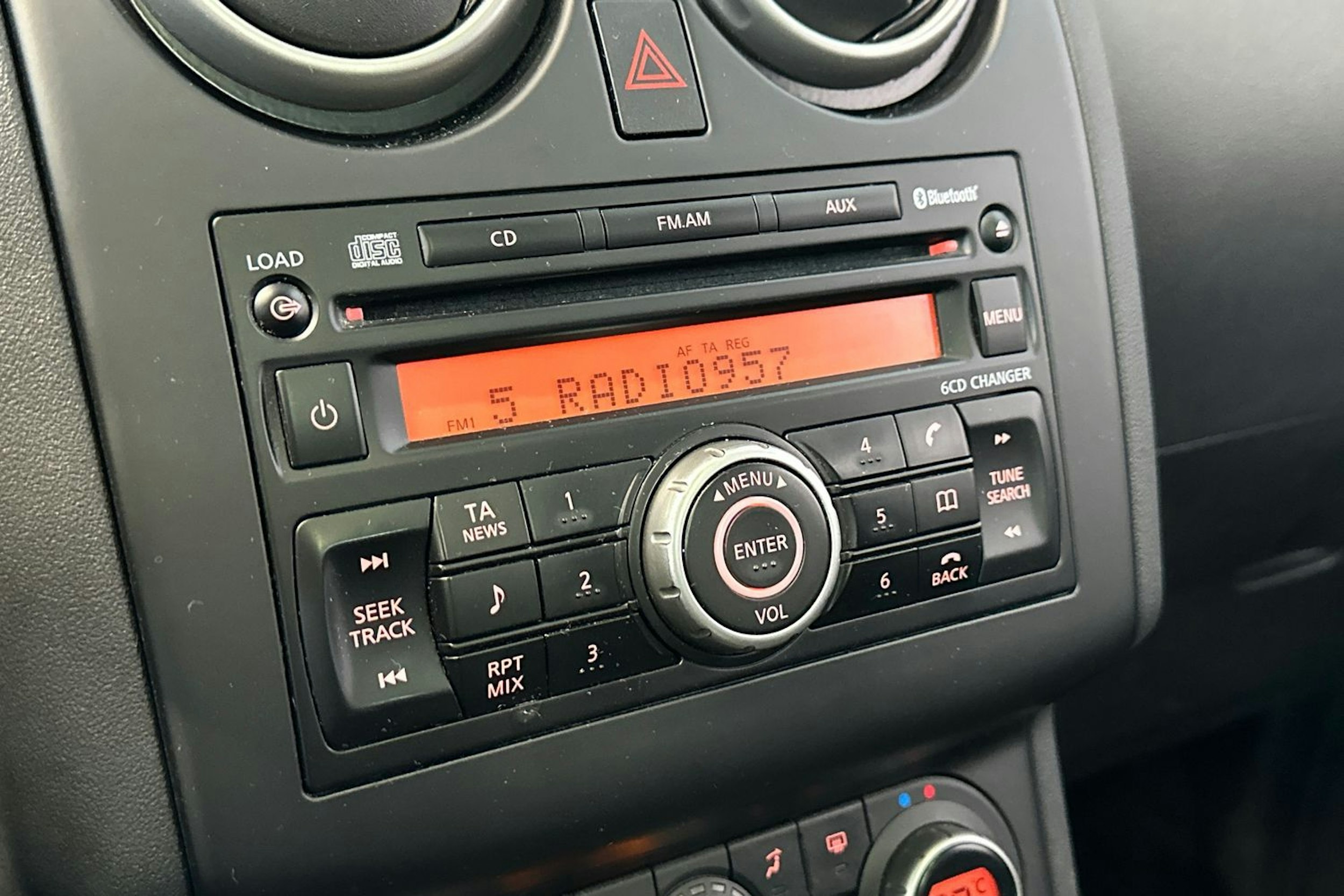 Hopea Nissan Qashqai+2 2010 kuva 22.