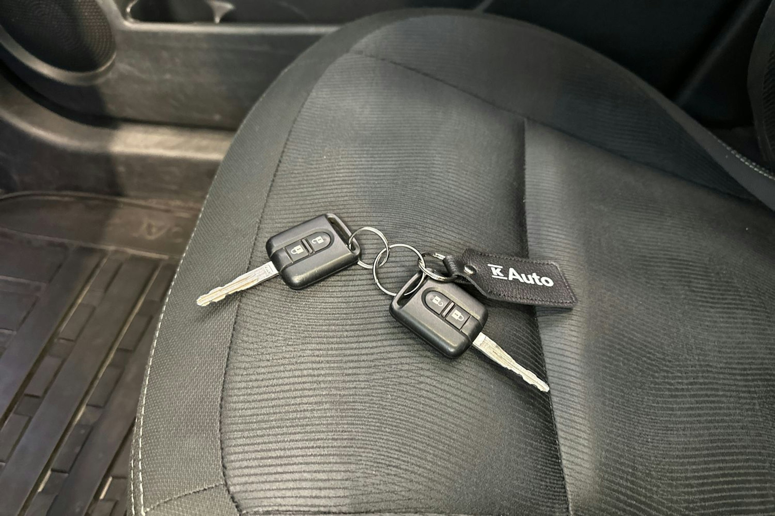 Hopea Nissan Qashqai+2 2010 kuva 24.