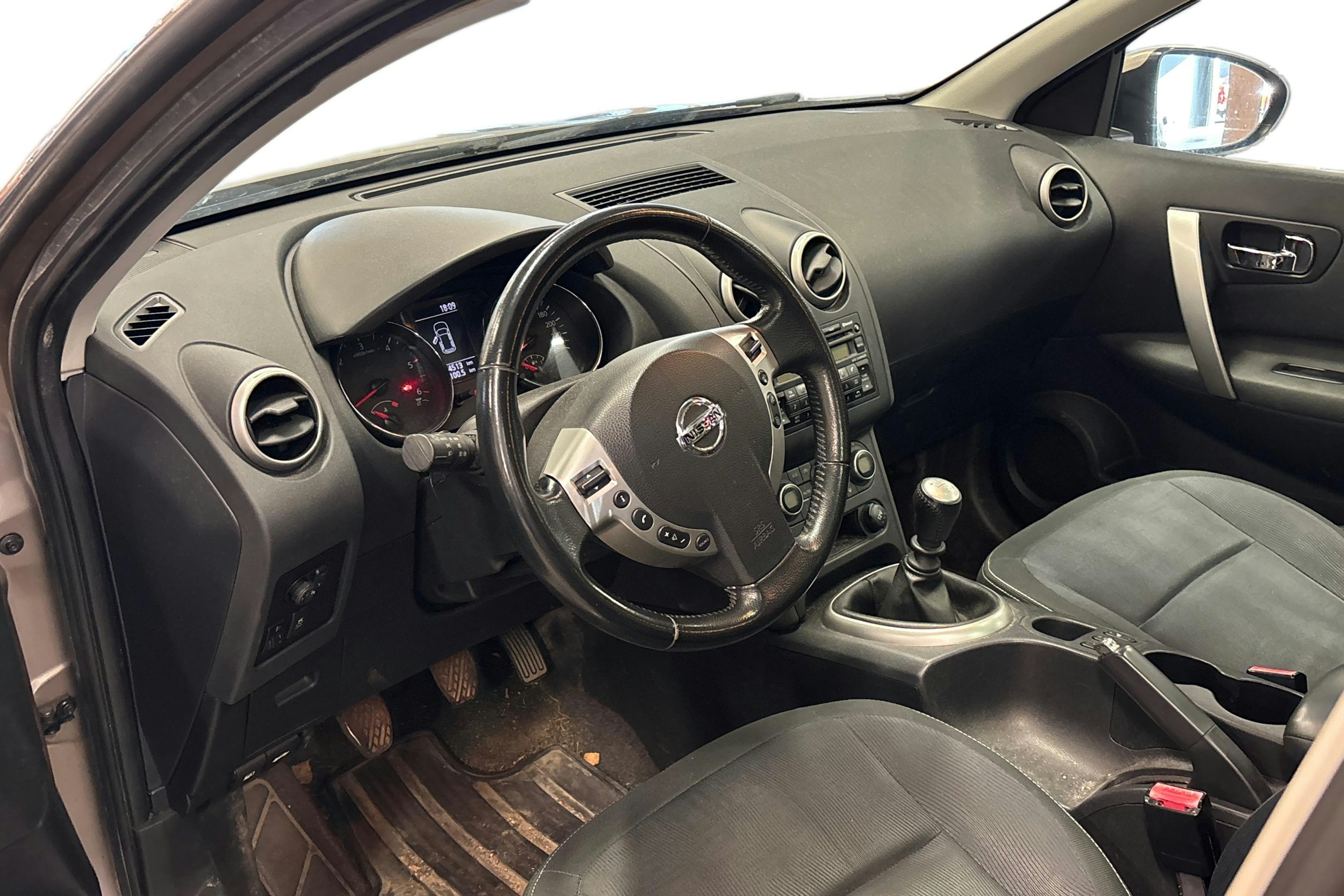 ruskea (beige) Nissan Qashqai+2 2010 kuva 3.