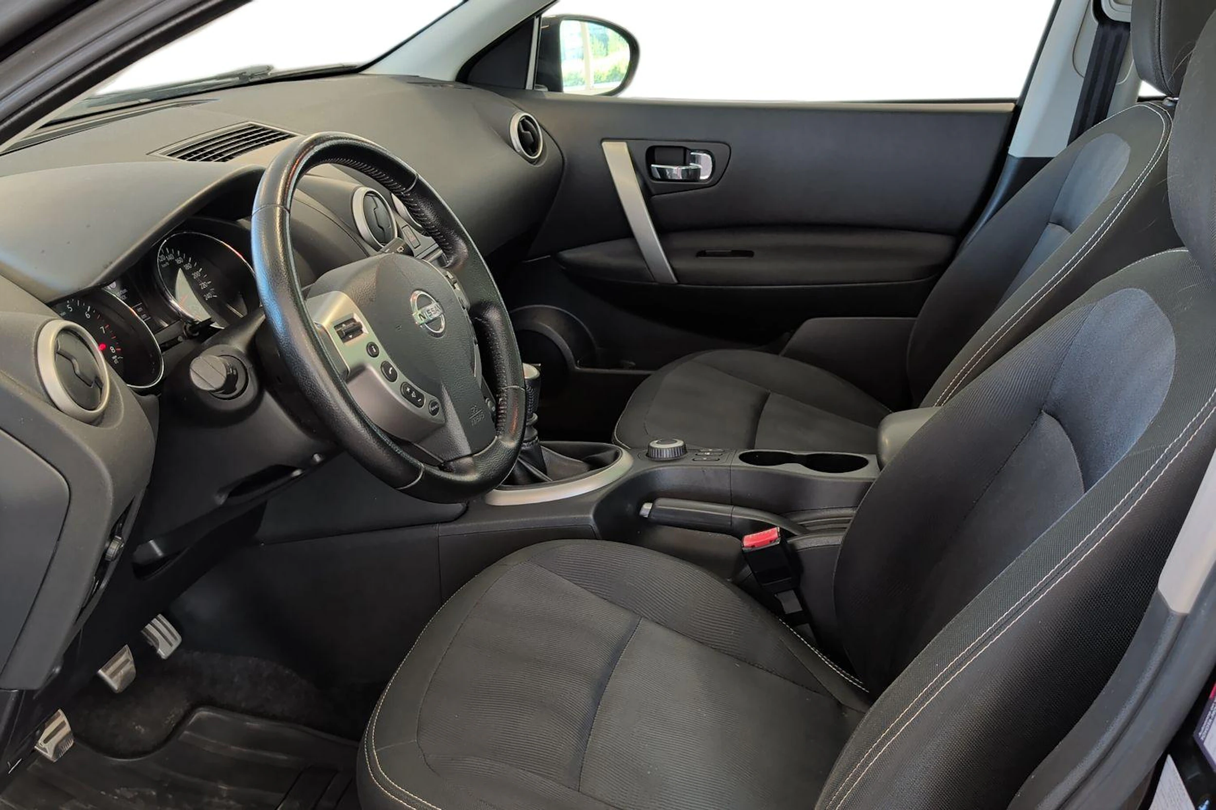 musta Nissan Qashqai+2 2010 kuva 6.
