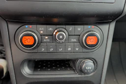 musta Nissan Qashqai+2 2010 kuva 17.