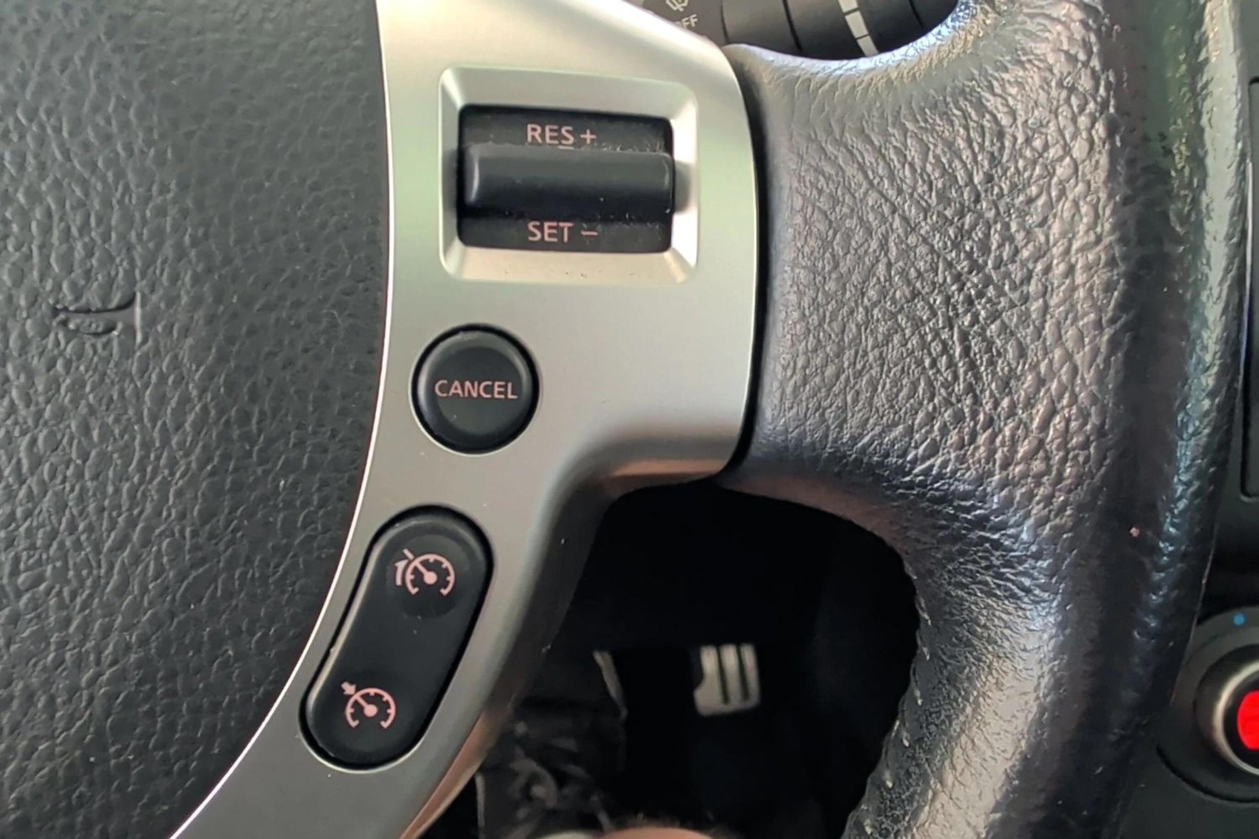 musta Nissan Qashqai+2 2010 kuva 20.