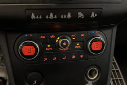 musta Nissan Qashqai+2 2010 kuva 21.