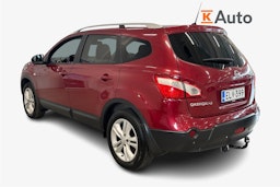 punainen Nissan Qashqai+2 2011 kuva 2.
