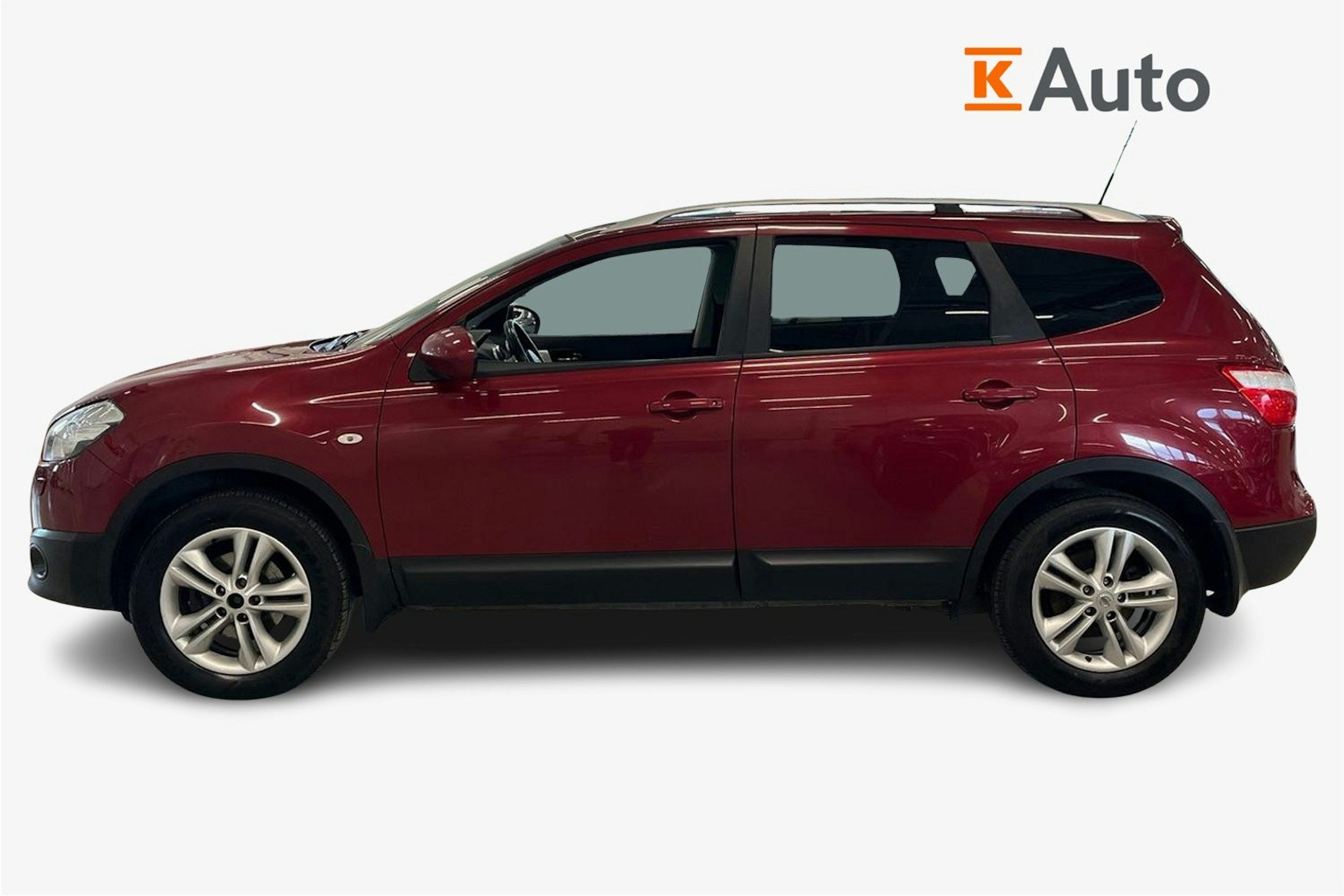 punainen Nissan Qashqai+2 2011 kuva 5.