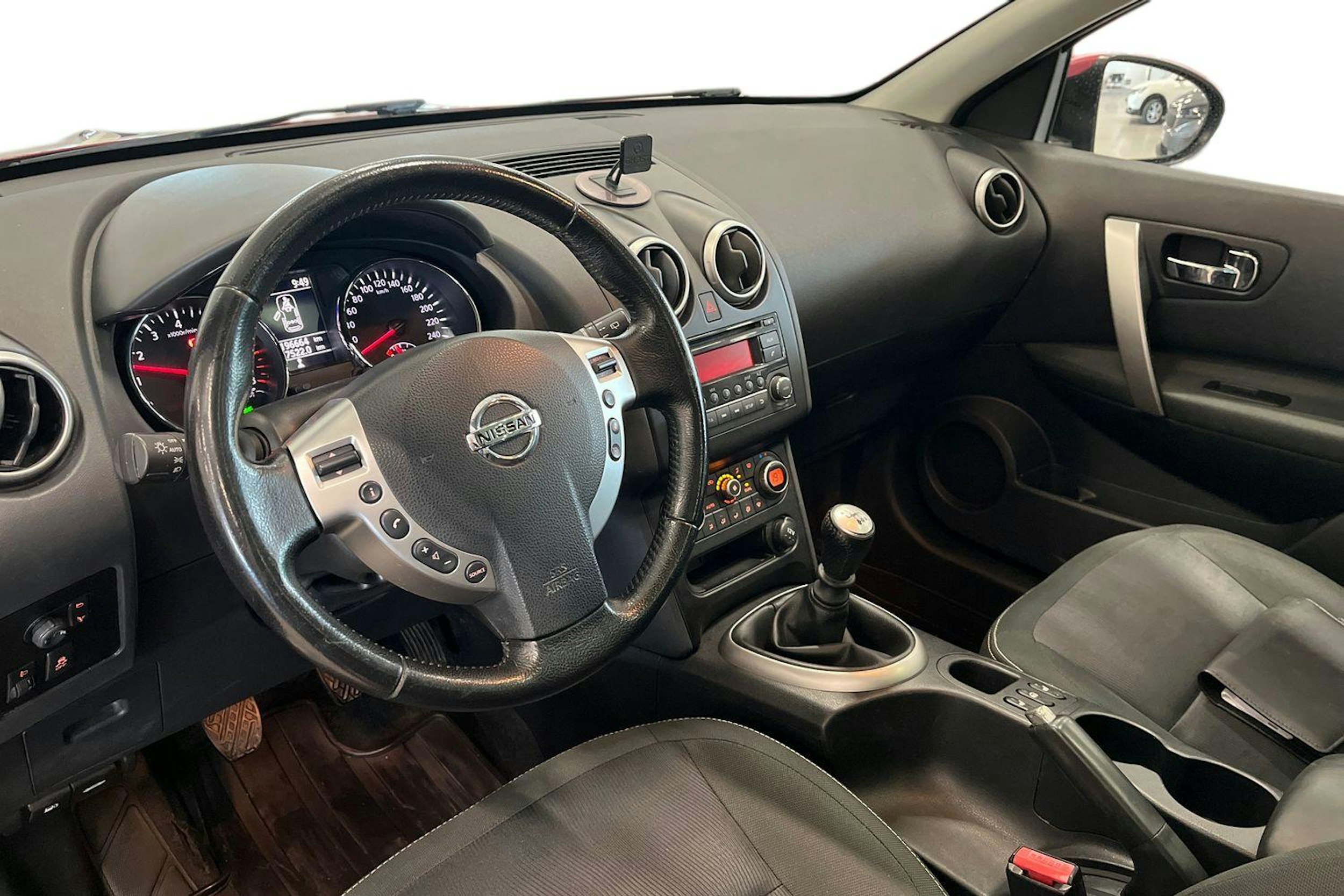 punainen Nissan Qashqai+2 2011 kuva 6.