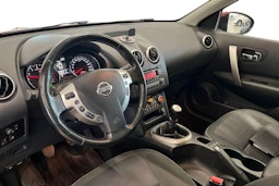 punainen Nissan Qashqai+2 2011 kuva 6.