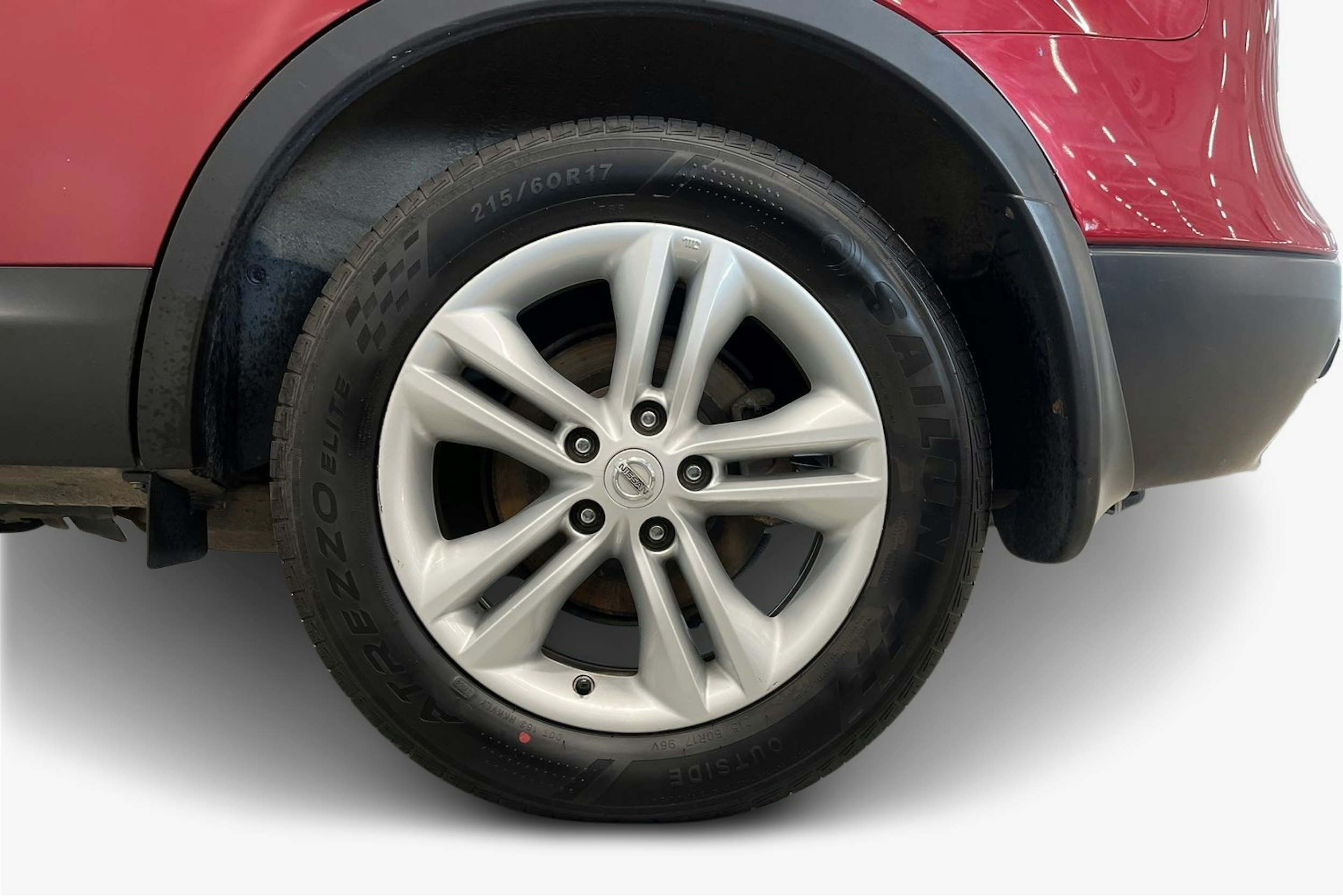 punainen Nissan Qashqai+2 2011 kuva 9.