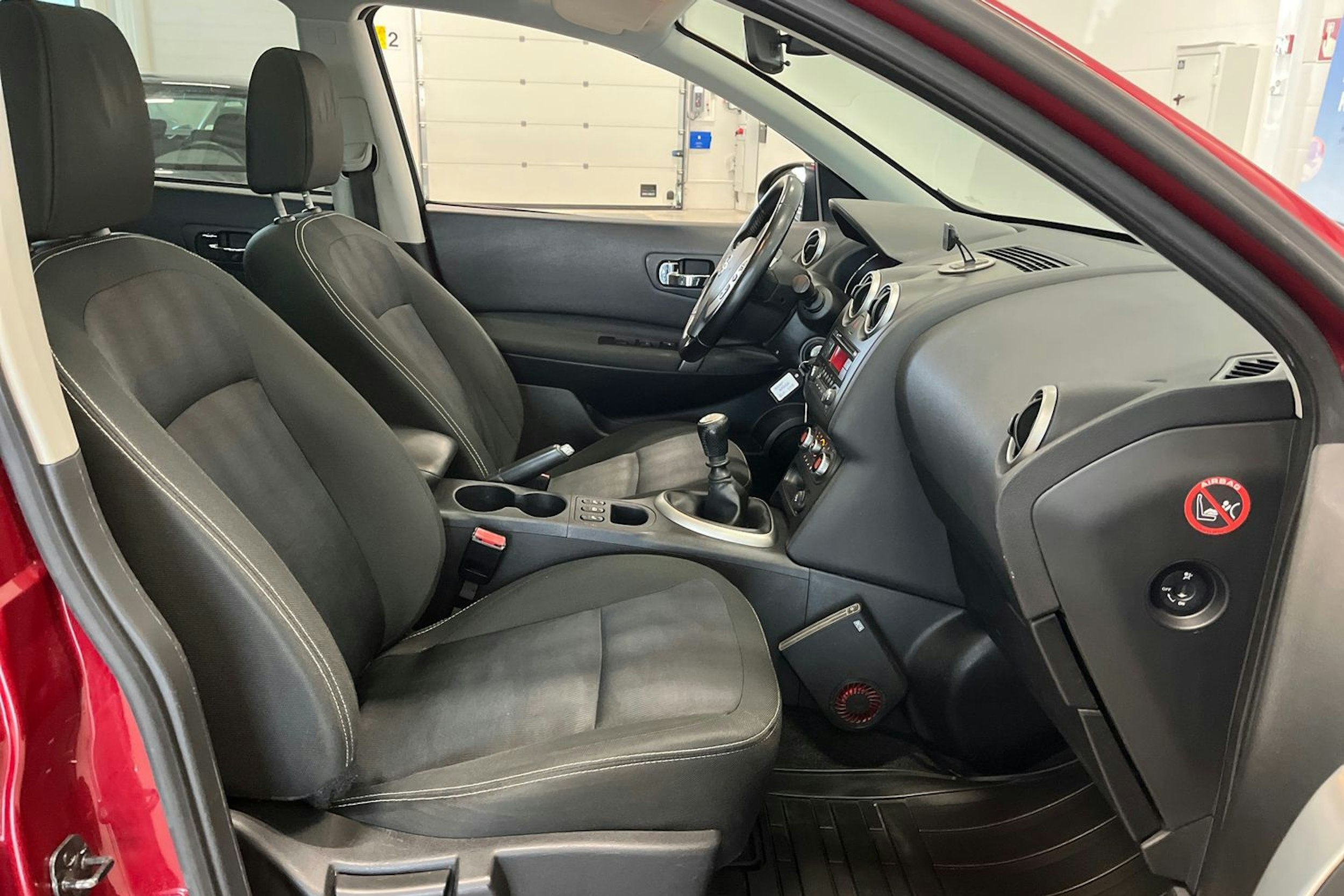 punainen Nissan Qashqai+2 2011 kuva 12.