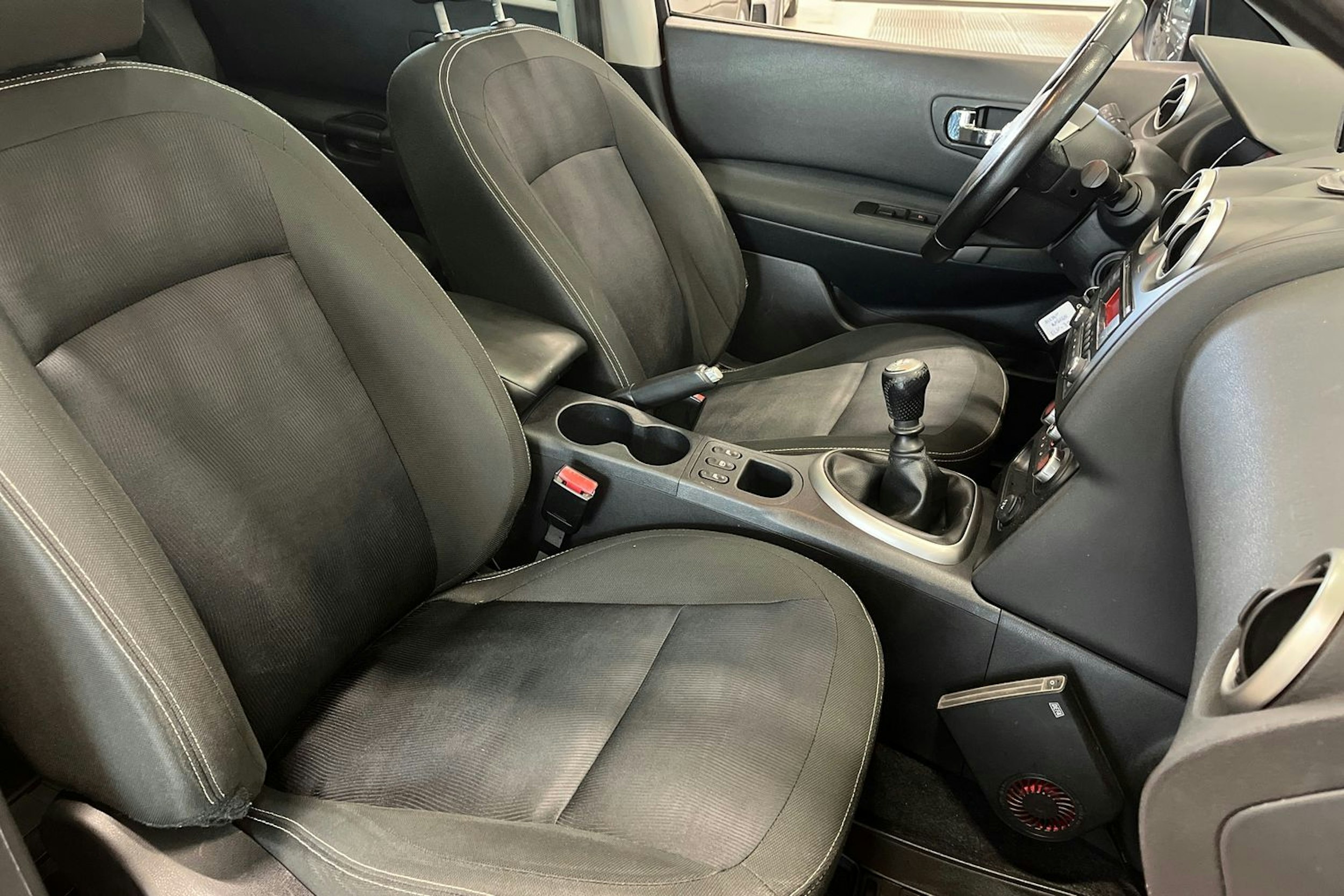 punainen Nissan Qashqai+2 2011 kuva 13.