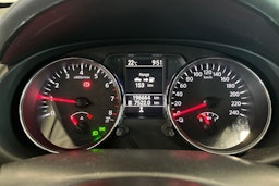 punainen Nissan Qashqai+2 2011 kuva 15.