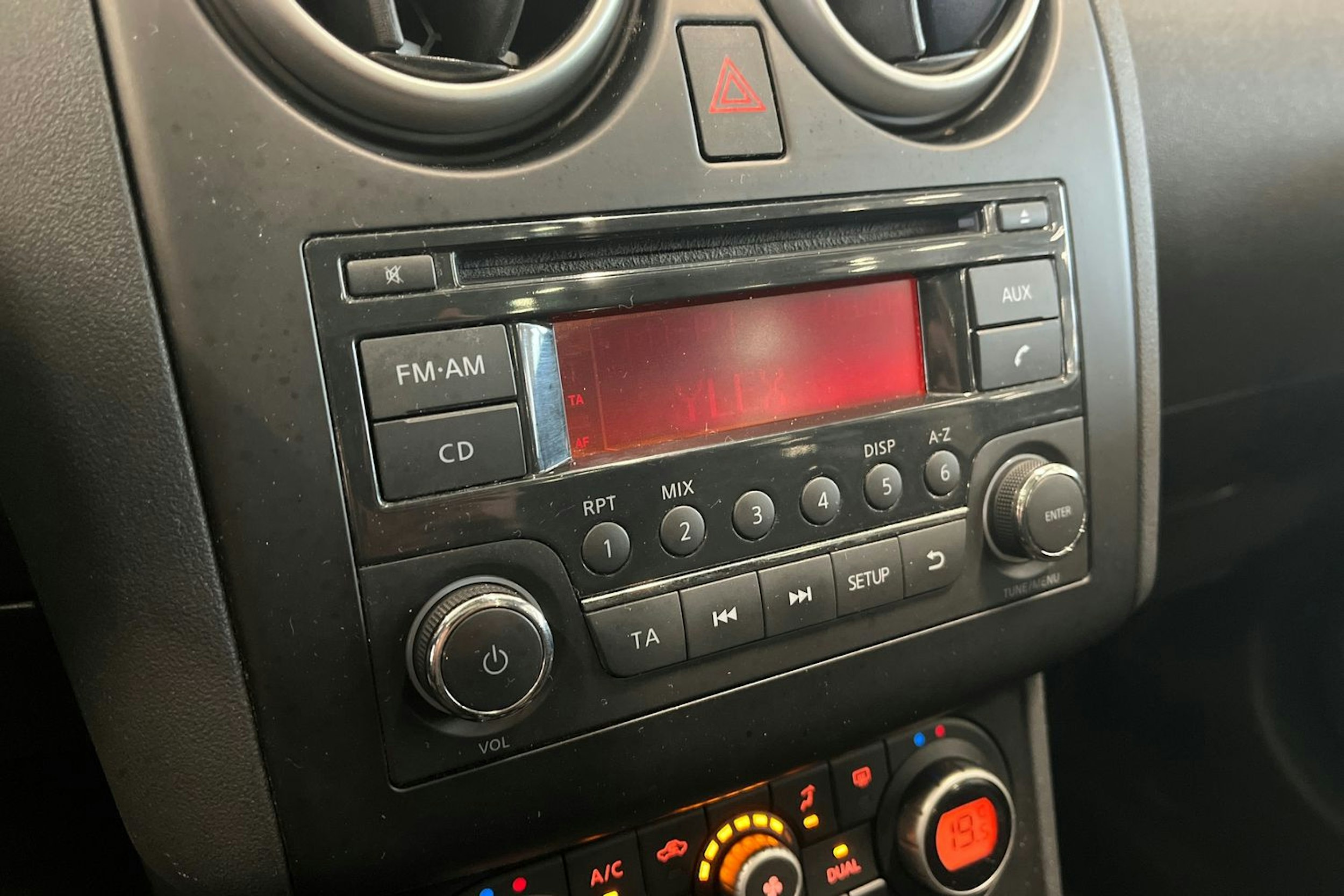 punainen Nissan Qashqai+2 2011 kuva 16.