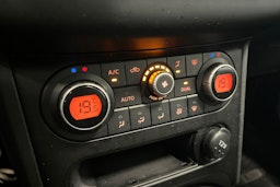 punainen Nissan Qashqai+2 2011 kuva 17.
