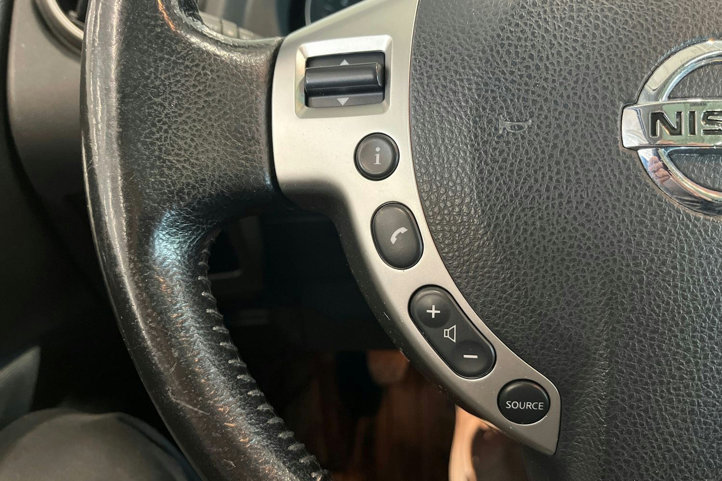 punainen Nissan Qashqai+2 2011 kuva 21.