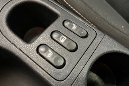 punainen Nissan Qashqai+2 2011 kuva 22.