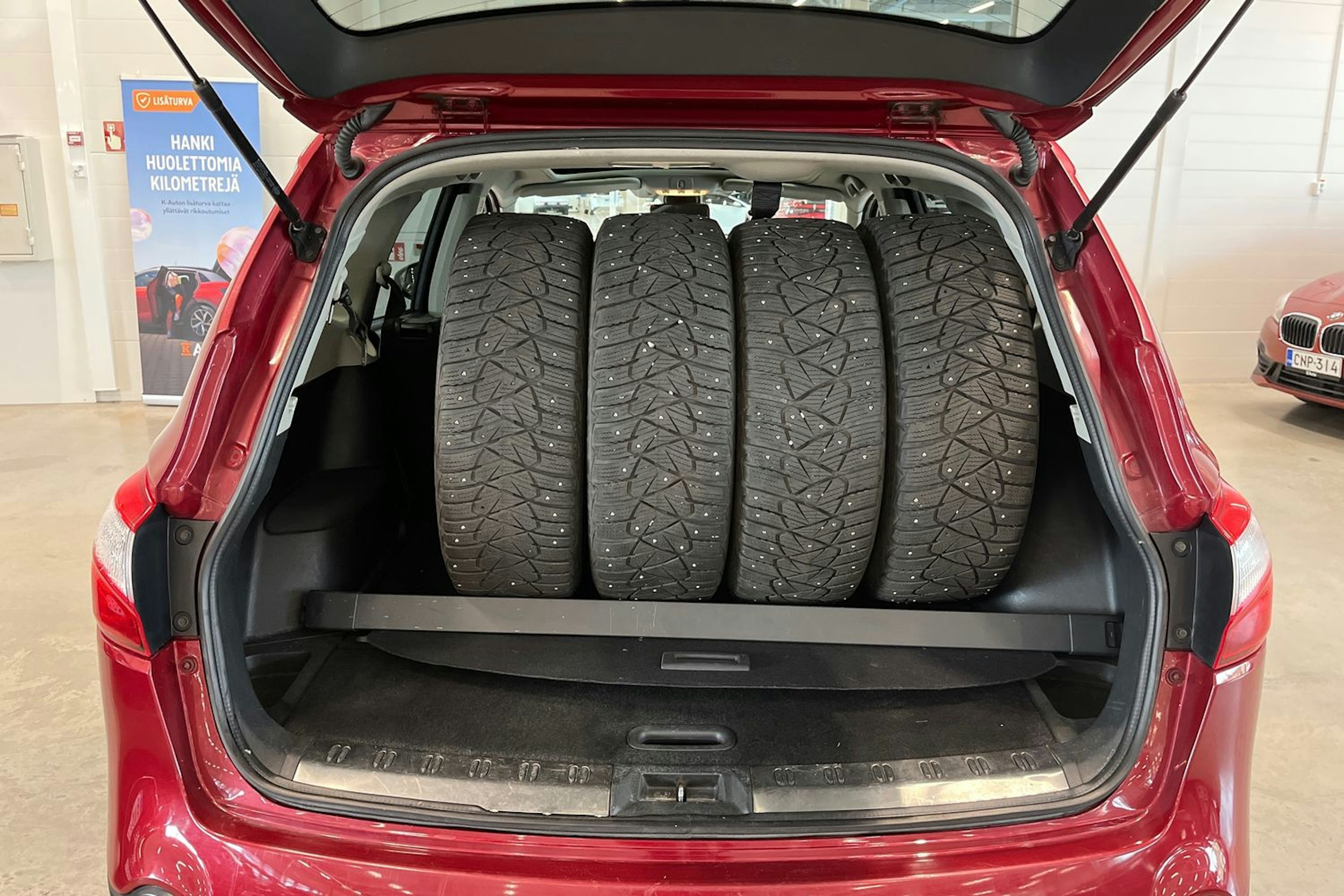 punainen Nissan Qashqai+2 2011 kuva 27.