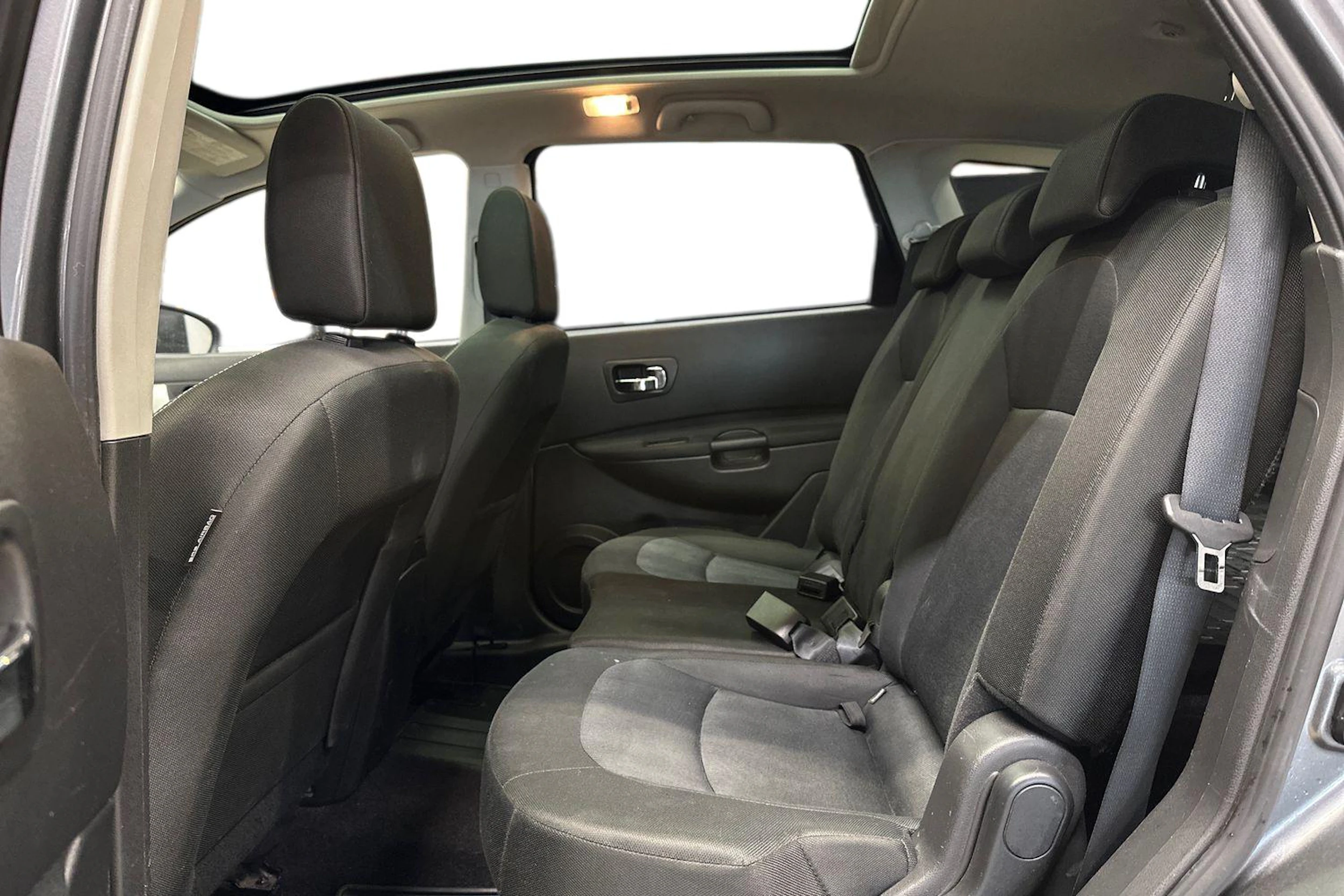 harmaa Nissan Qashqai+2 2011 kuva 11.