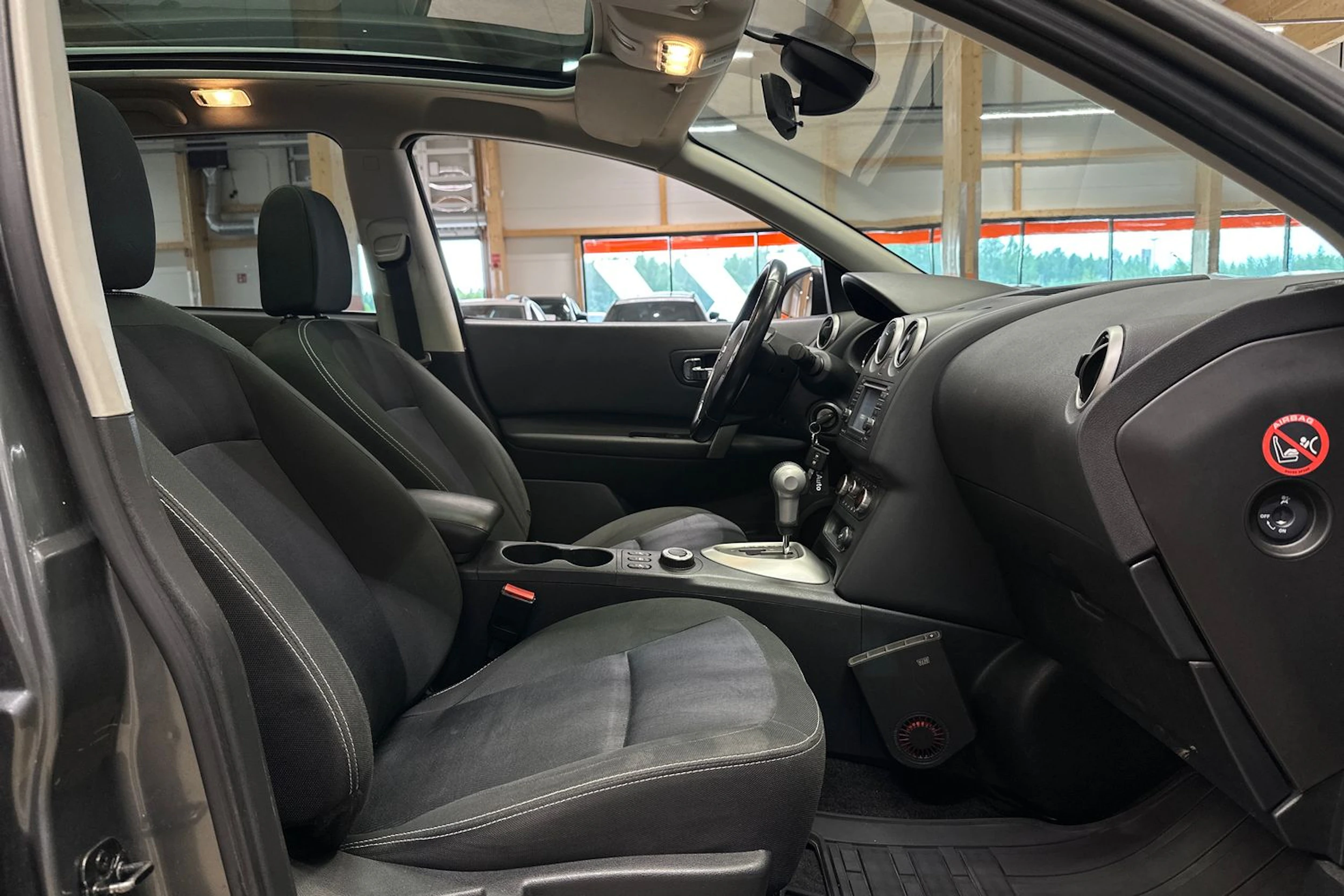 harmaa Nissan Qashqai+2 2011 kuva 15.