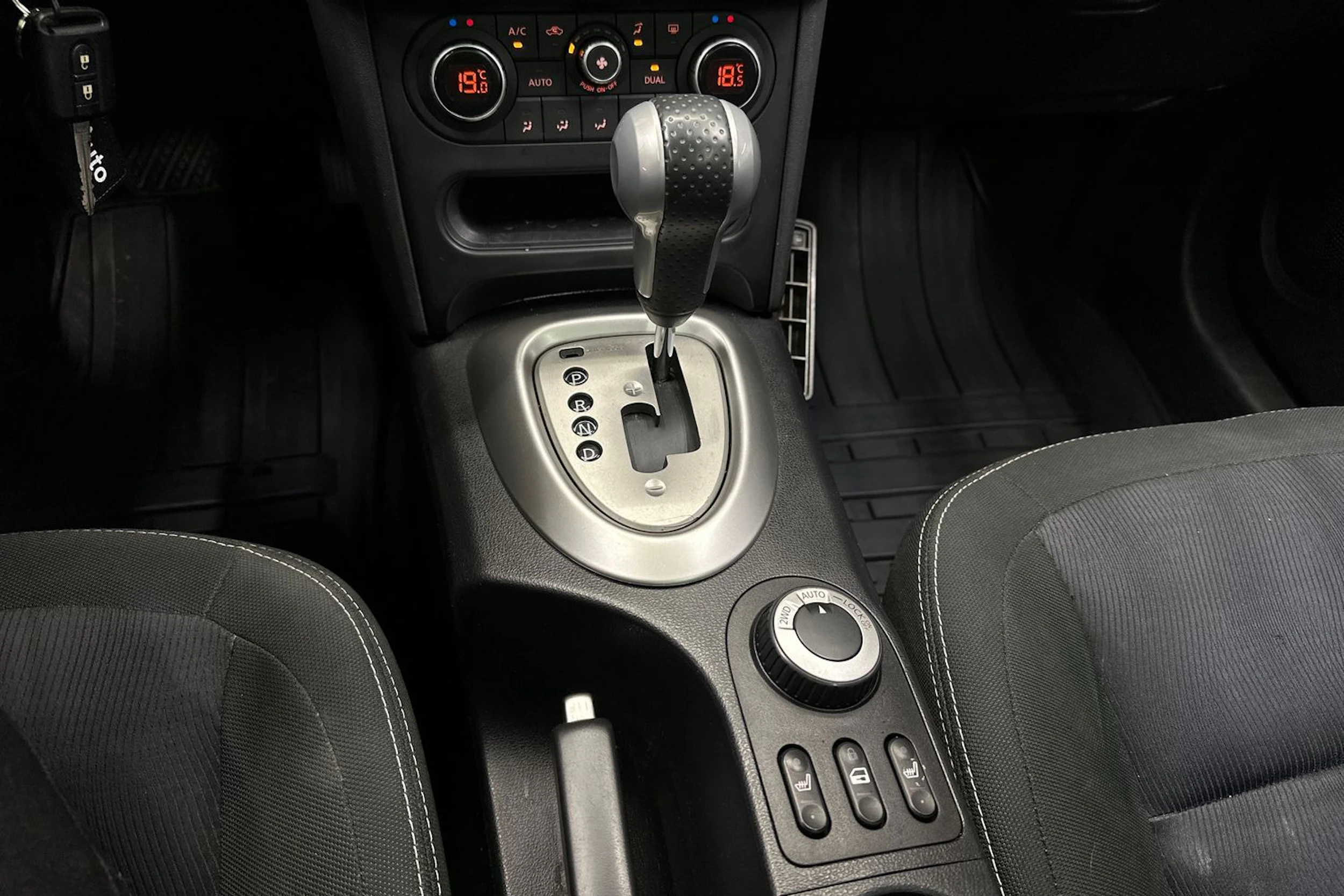 harmaa Nissan Qashqai+2 2011 kuva 22.
