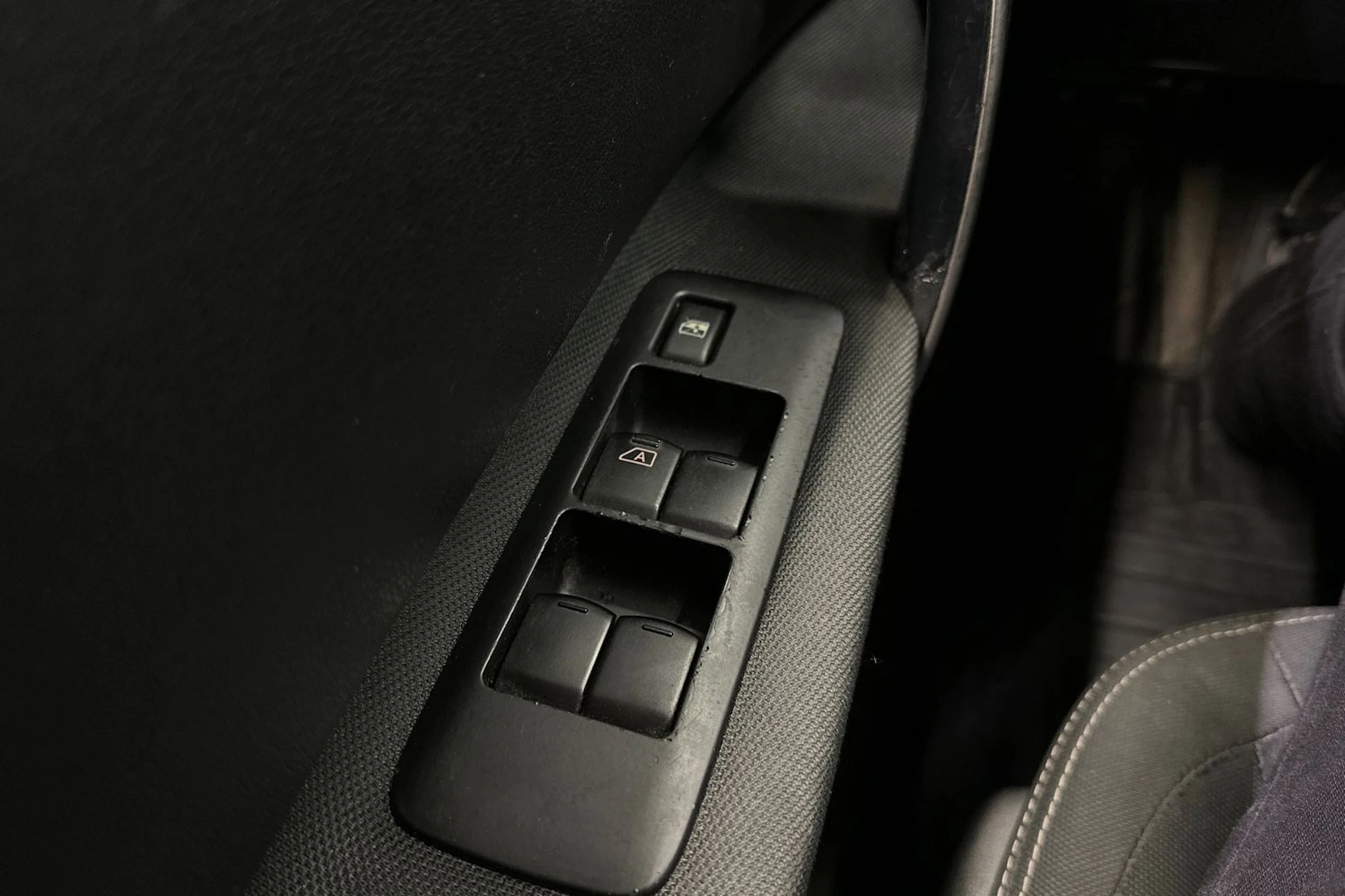 harmaa Nissan Qashqai+2 2011 kuva 26.