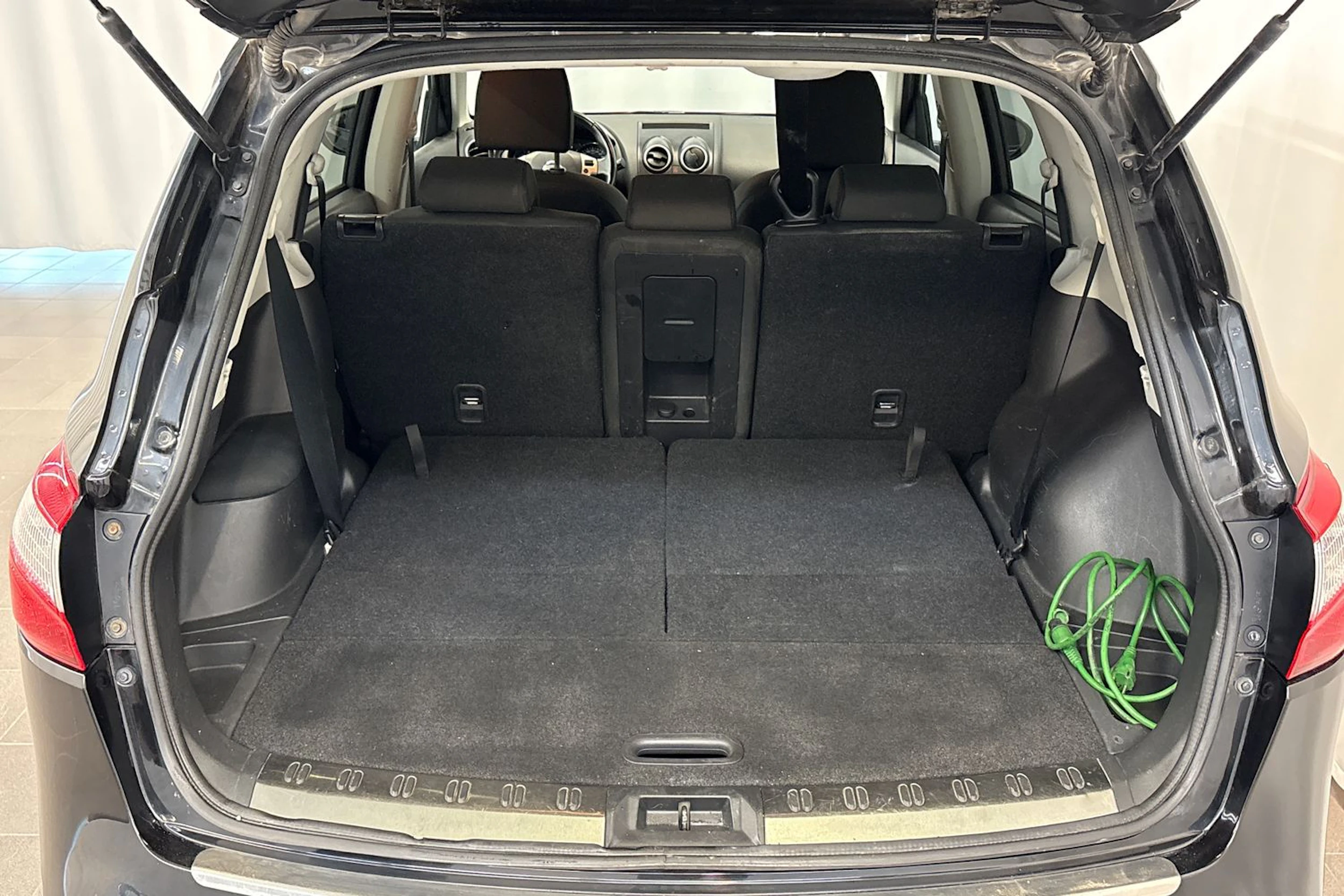 musta Nissan Qashqai+2 2011 kuva 13.